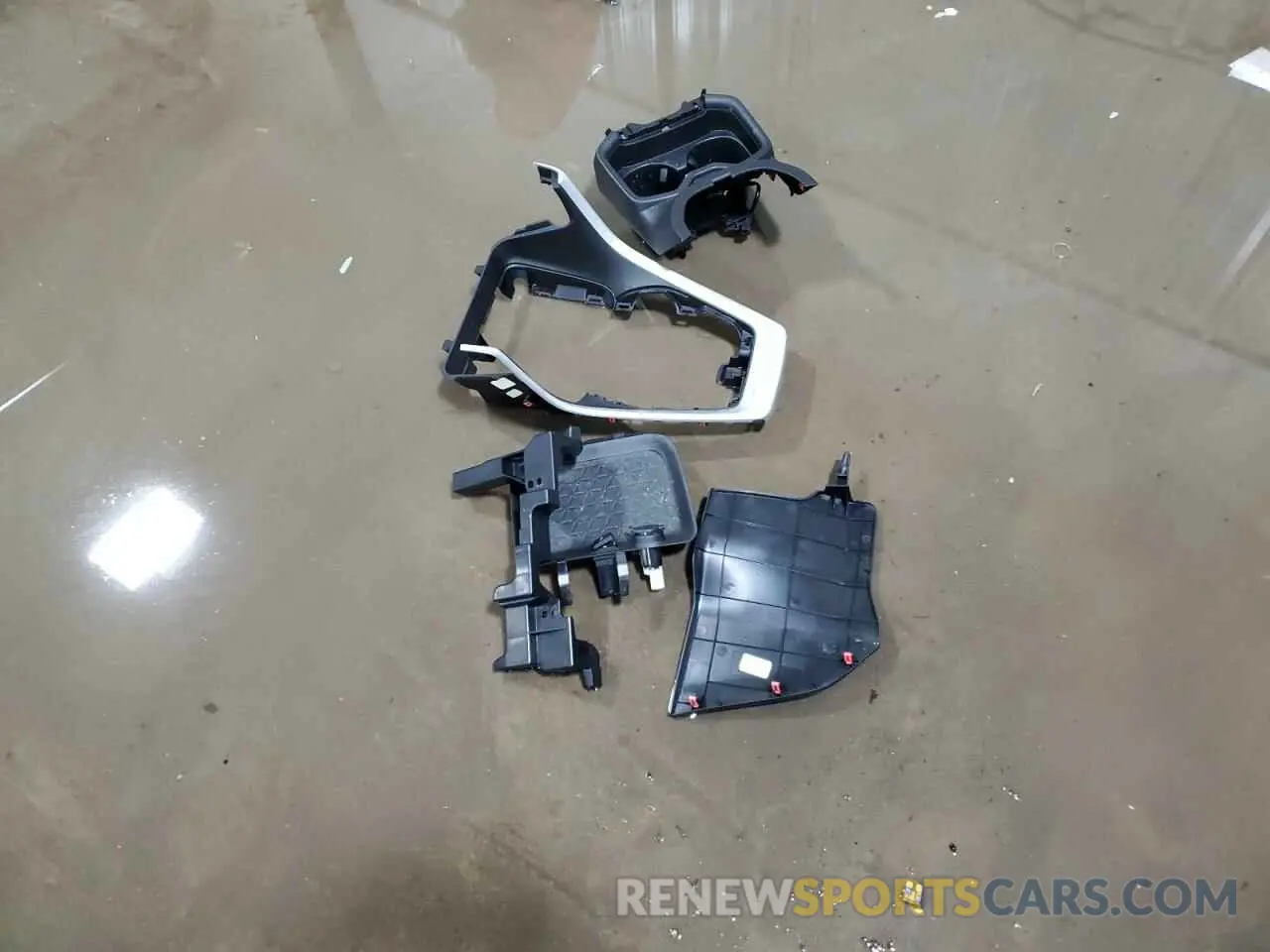 12 Photograph of a damaged car 2T3EWRFV8LW088985 TOYOTA RAV4 2020