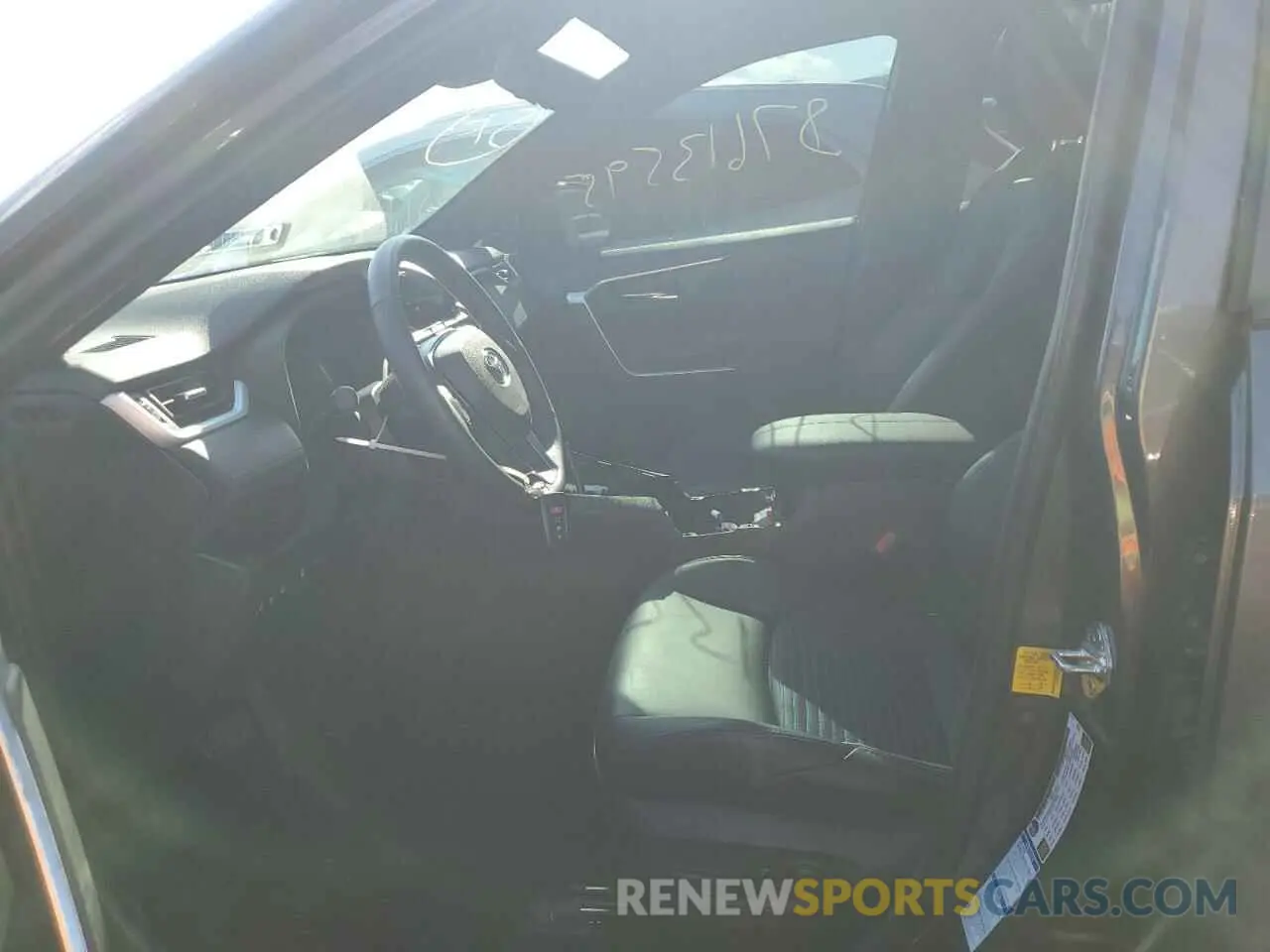7 Photograph of a damaged car 2T3EWRFV8LW088985 TOYOTA RAV4 2020