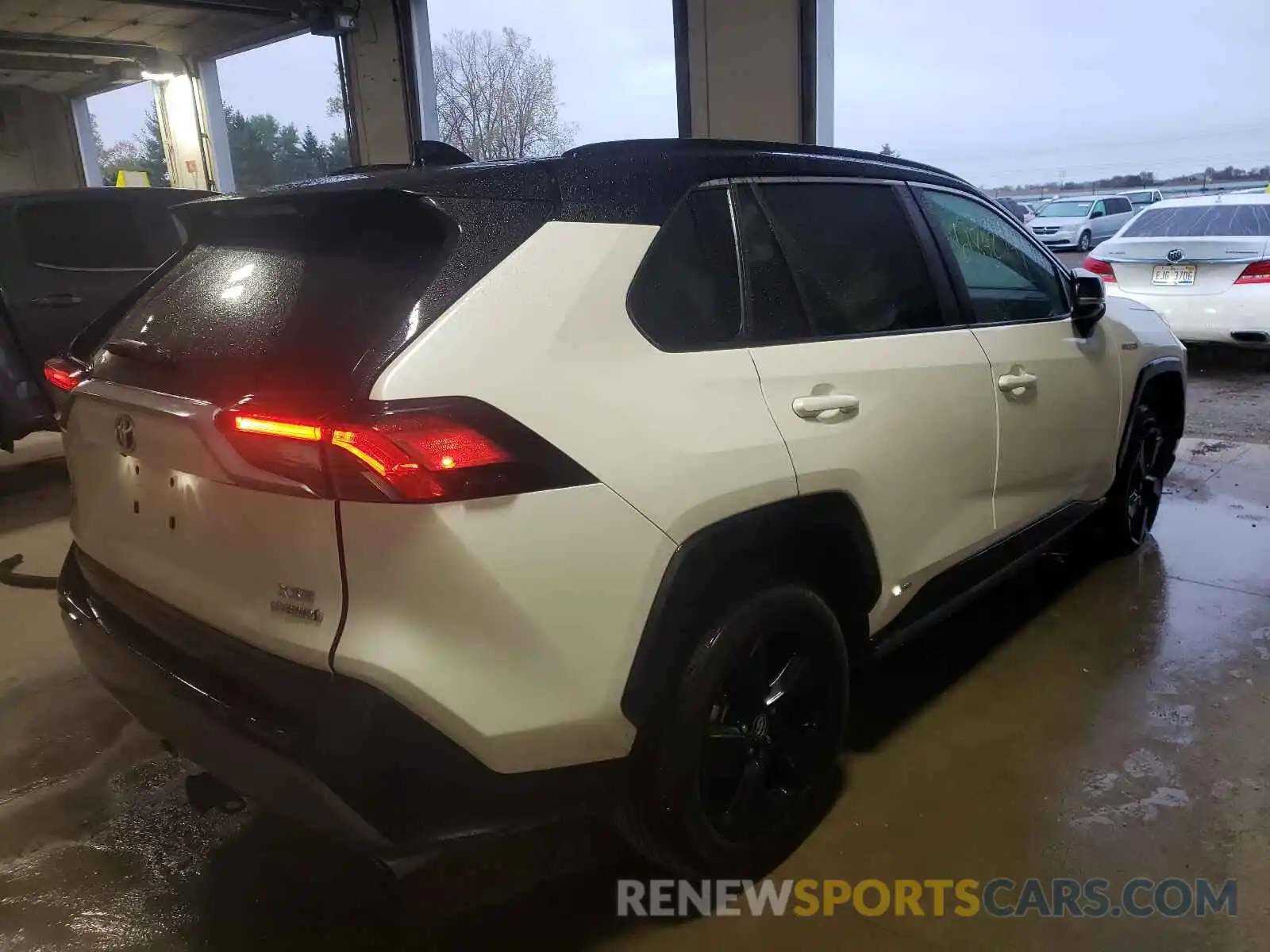 4 Photograph of a damaged car 2T3EWRFV8LW098612 TOYOTA RAV4 2020