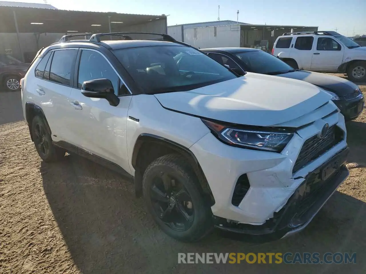4 Photograph of a damaged car 2T3EWRFV9LW052738 TOYOTA RAV4 2020