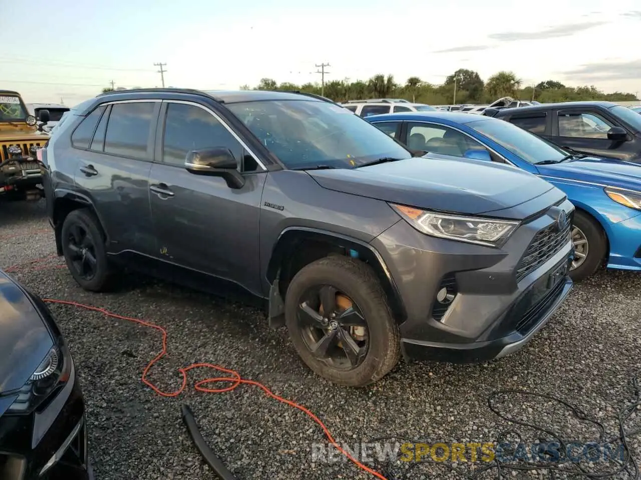 4 Photograph of a damaged car 2T3EWRFV9LW072584 TOYOTA RAV4 2020