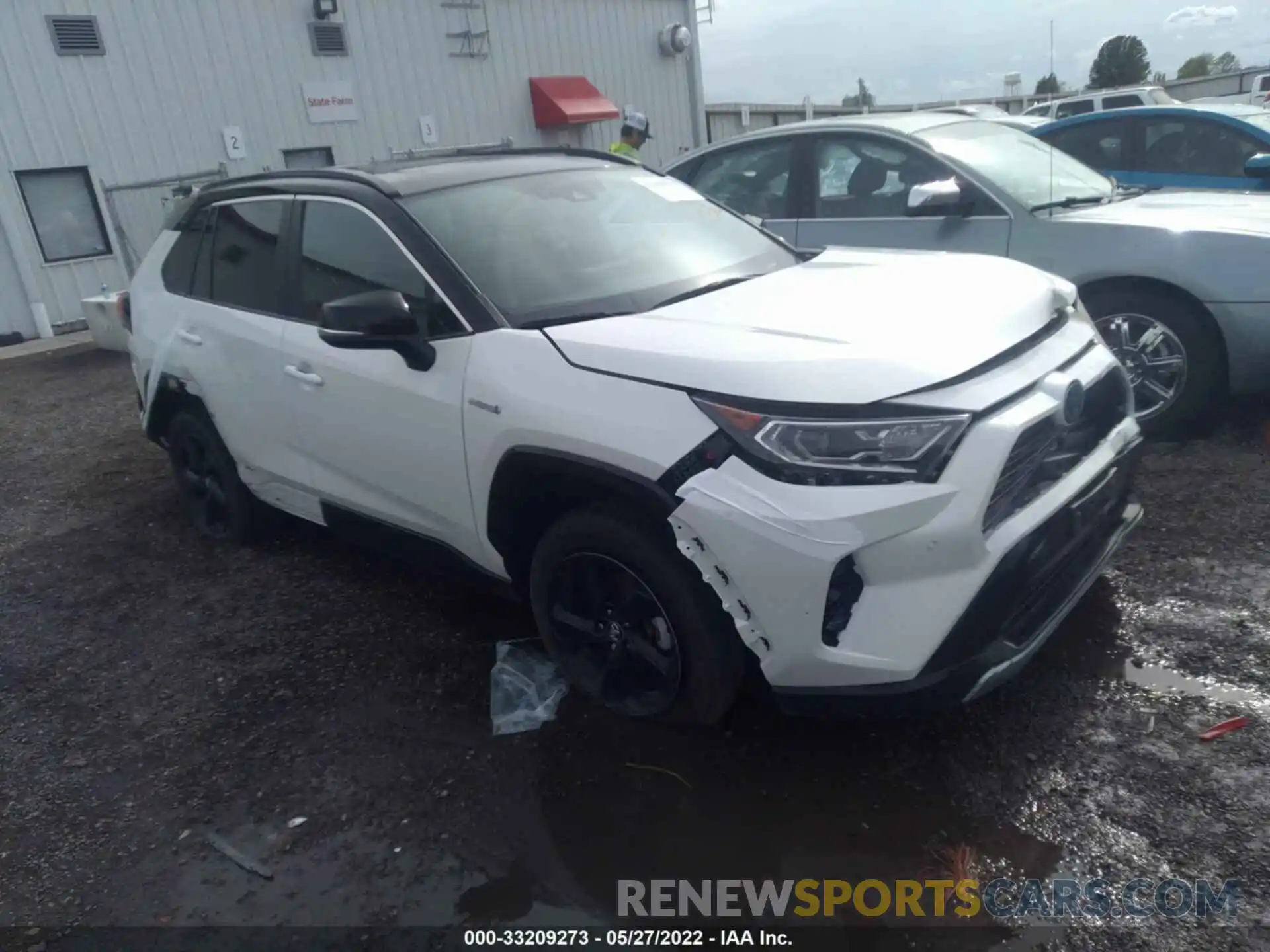 1 Photograph of a damaged car 2T3EWRFV9LW076277 TOYOTA RAV4 2020