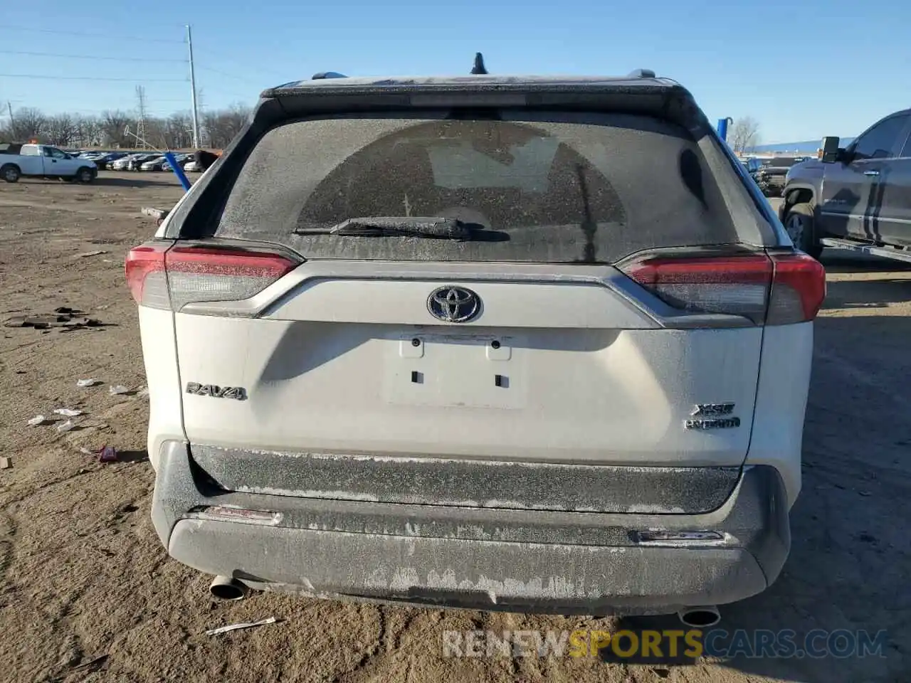 6 Photograph of a damaged car 2T3EWRFVXLW062839 TOYOTA RAV4 2020