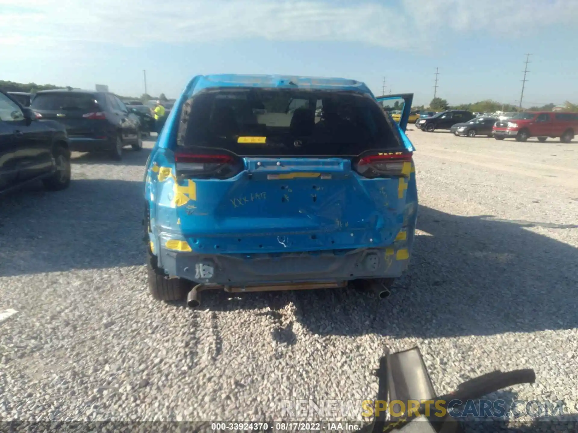 6 Photograph of a damaged car 2T3F1RFV0LC137567 TOYOTA RAV4 2020