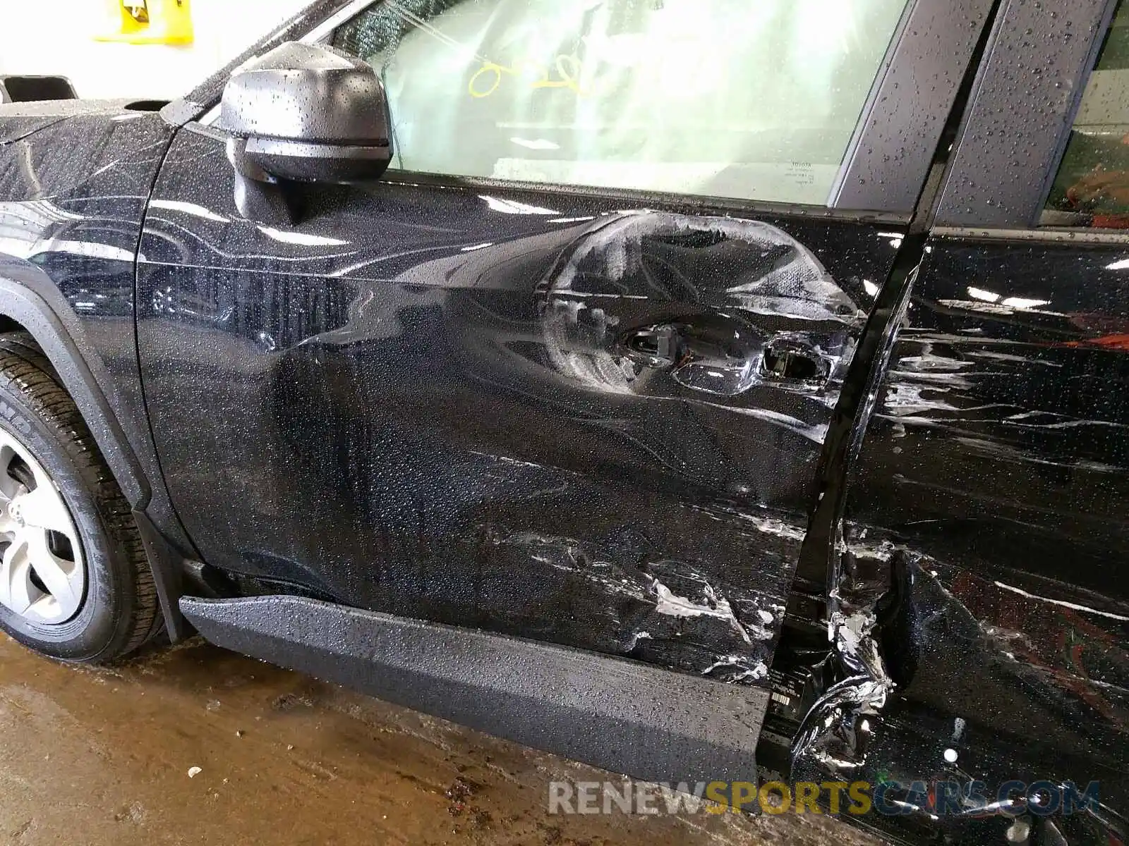 10 Photograph of a damaged car 2T3F1RFV0LW136031 TOYOTA RAV4 2020