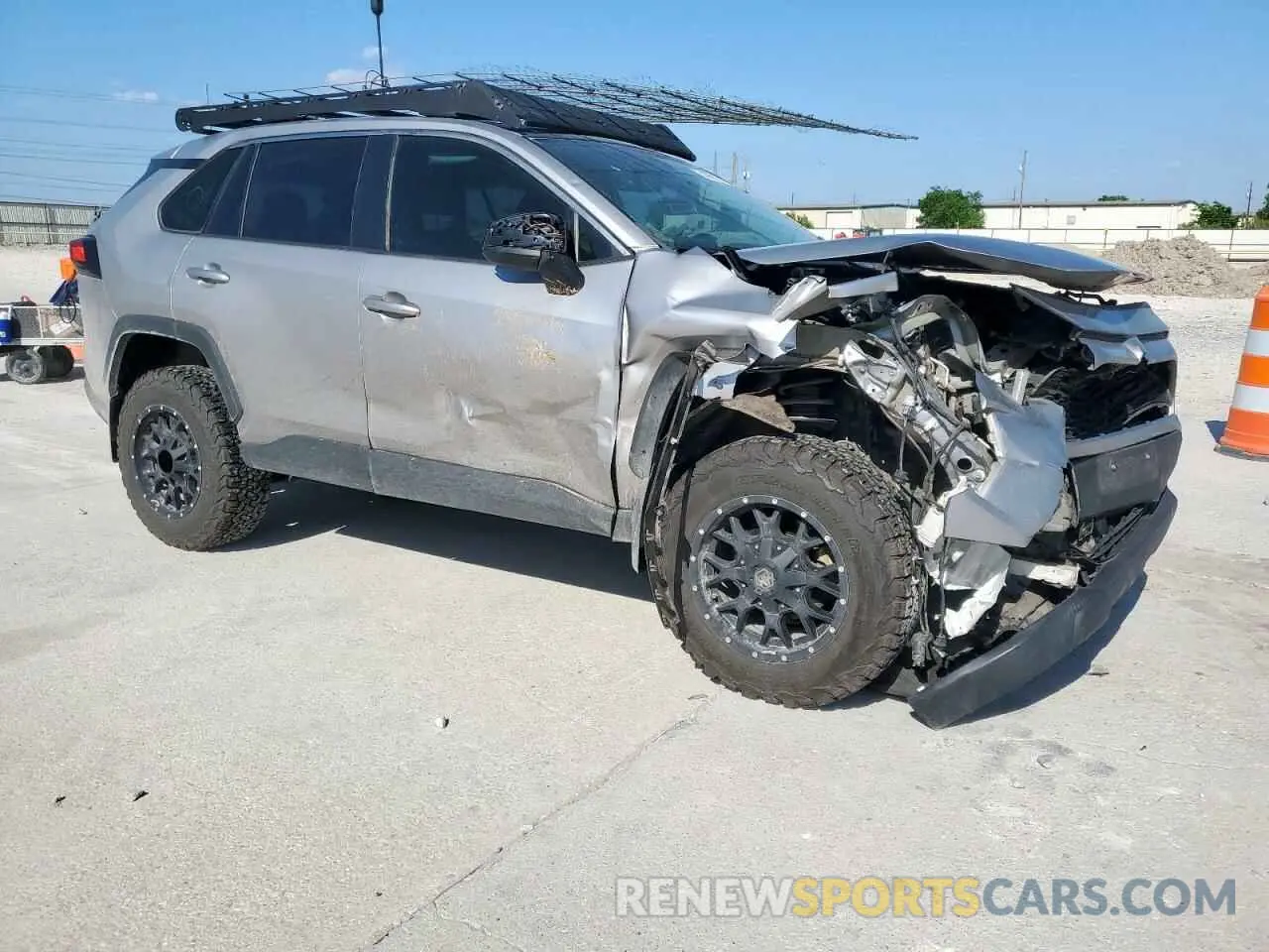 4 Photograph of a damaged car 2T3F1RFV1LC095491 TOYOTA RAV4 2020