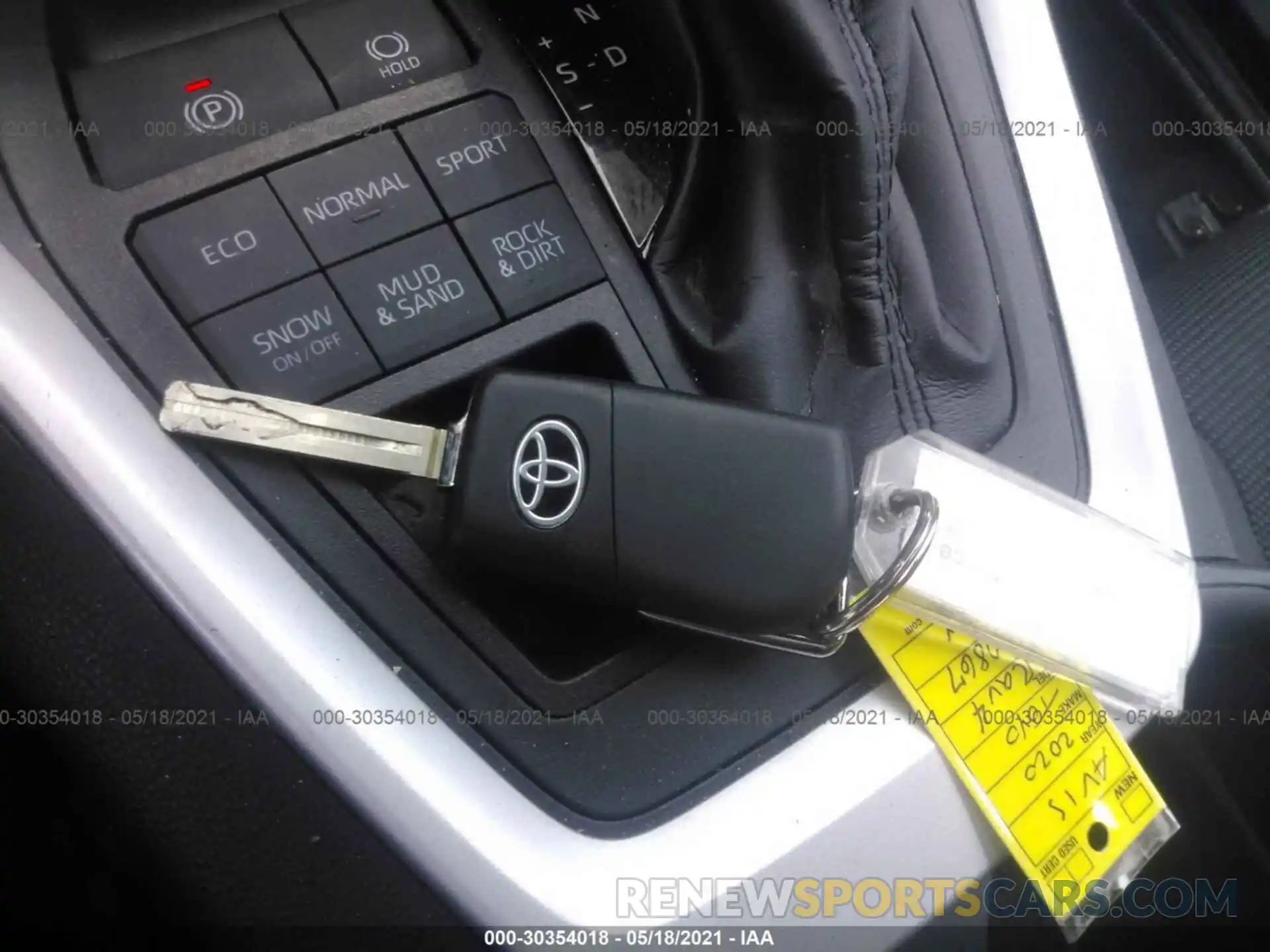 11 Photograph of a damaged car 2T3F1RFV1LC097662 TOYOTA RAV4 2020