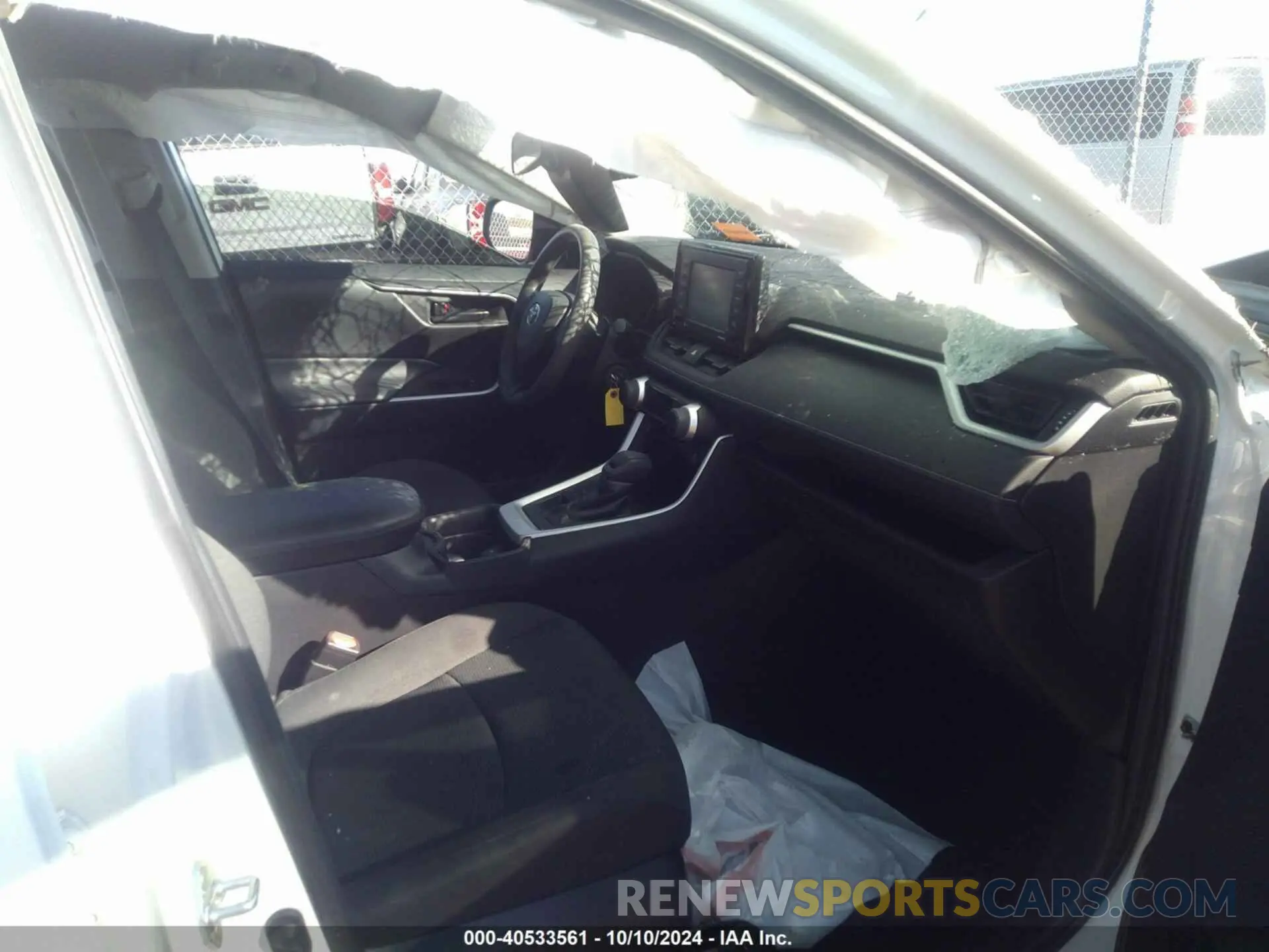 5 Photograph of a damaged car 2T3F1RFV1LC120762 TOYOTA RAV4 2020