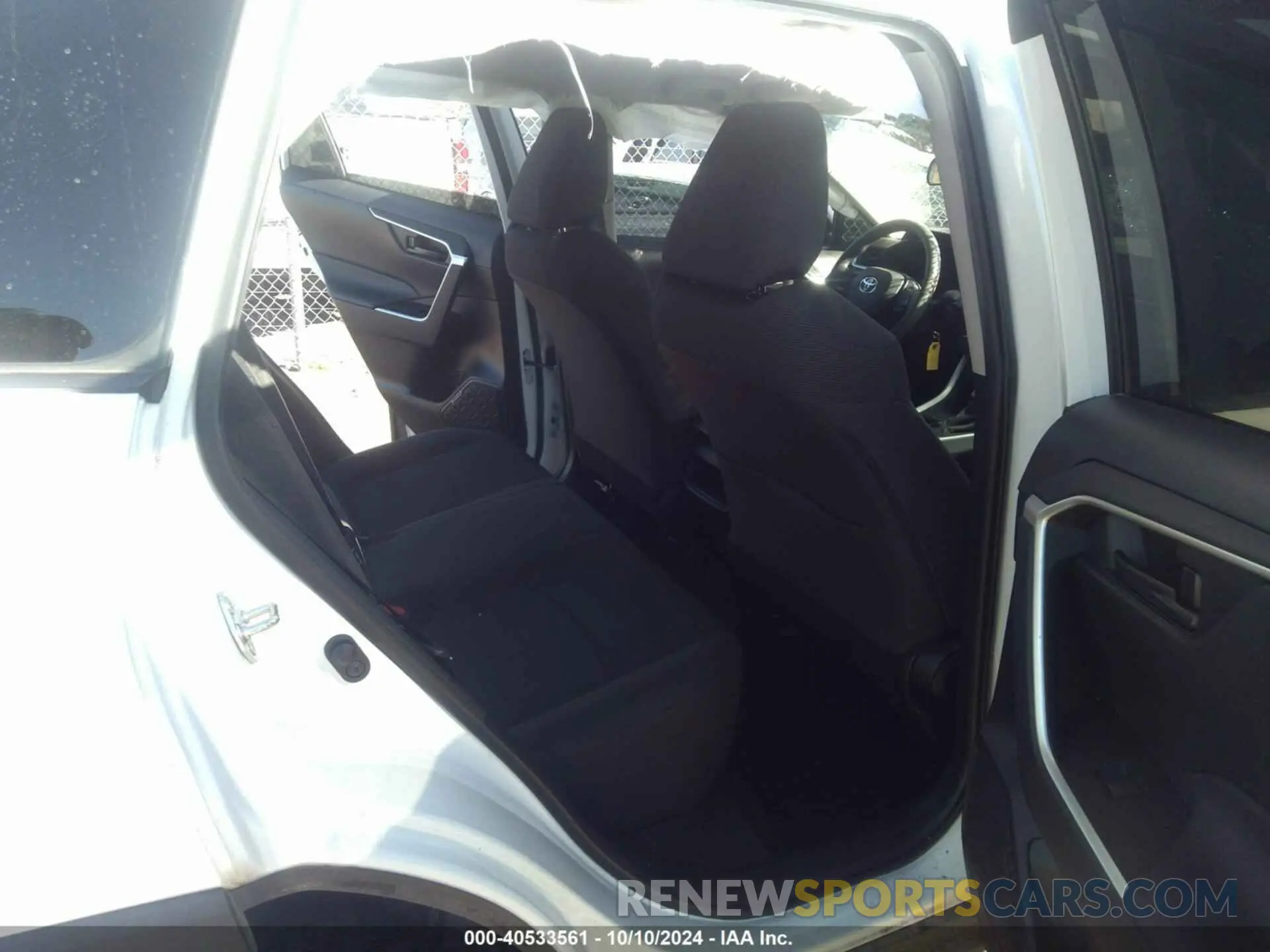 8 Photograph of a damaged car 2T3F1RFV1LC120762 TOYOTA RAV4 2020