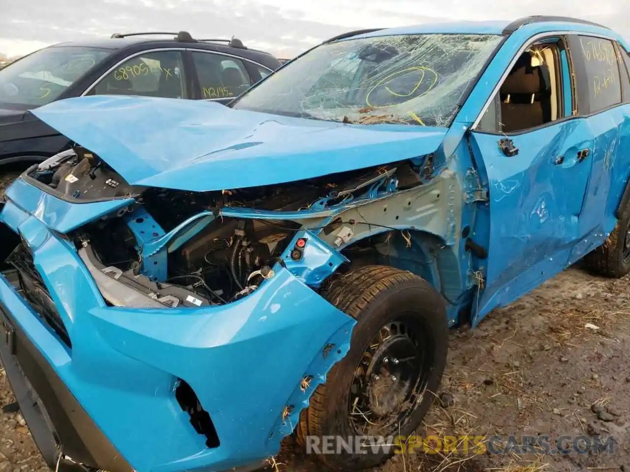 9 Photograph of a damaged car 2T3F1RFV1LC132071 TOYOTA RAV4 2020