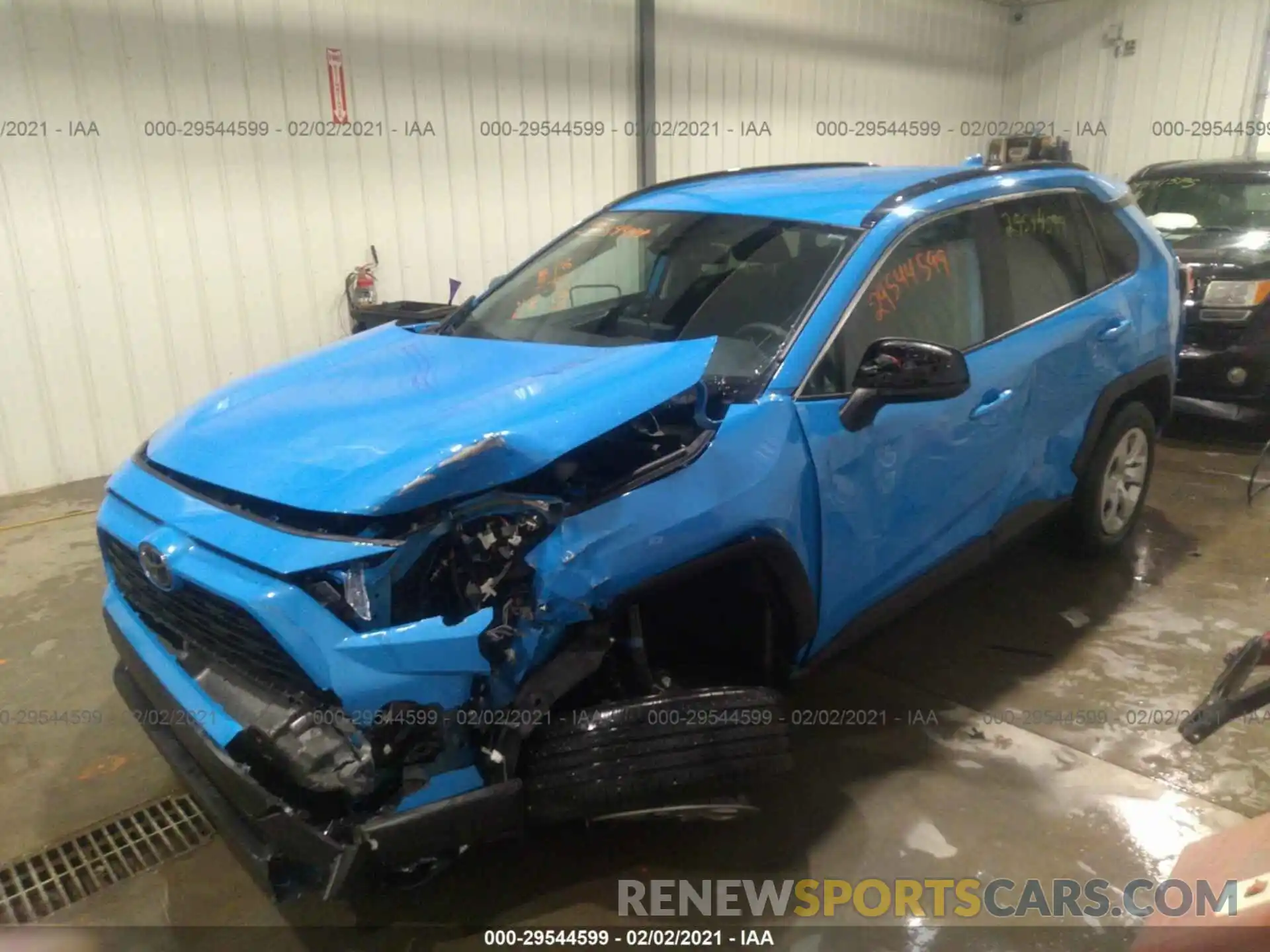 6 Photograph of a damaged car 2T3F1RFV1LC135195 TOYOTA RAV4 2020