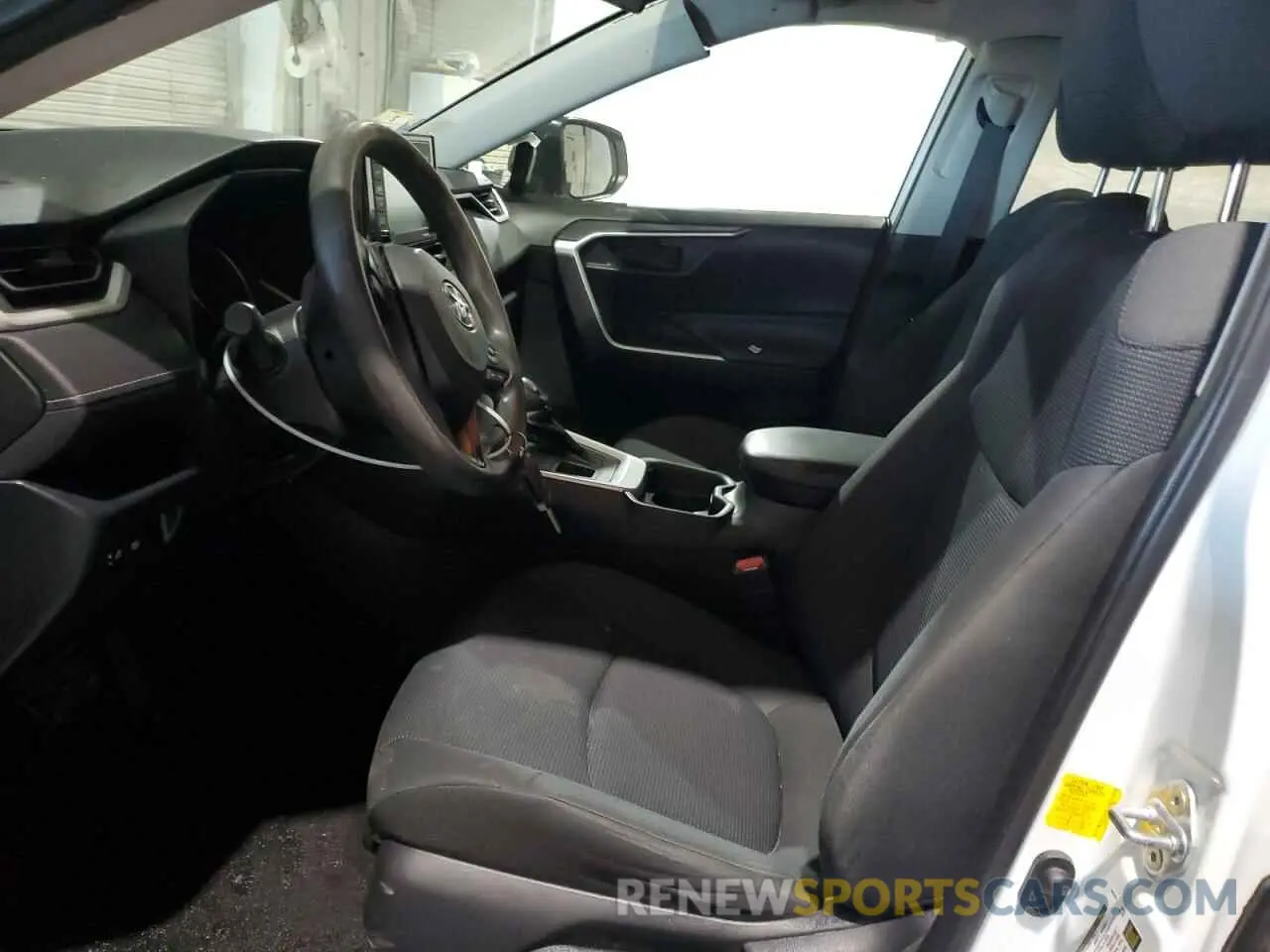 7 Photograph of a damaged car 2T3F1RFV1LW087356 TOYOTA RAV4 2020