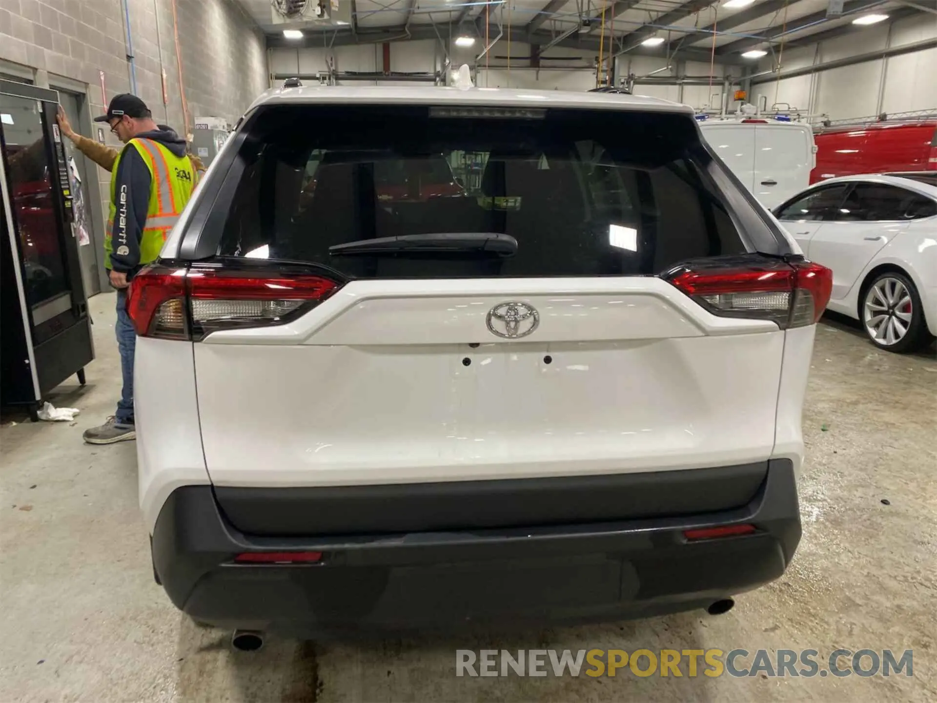 10 Photograph of a damaged car 2T3F1RFV1LW111090 TOYOTA RAV4 2020