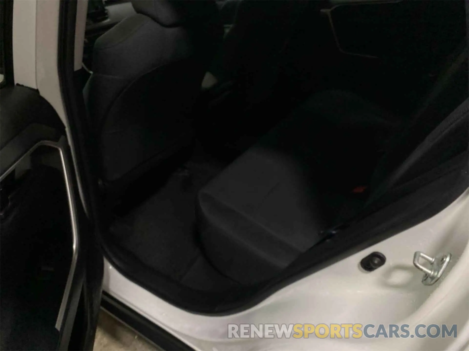 15 Photograph of a damaged car 2T3F1RFV1LW111090 TOYOTA RAV4 2020