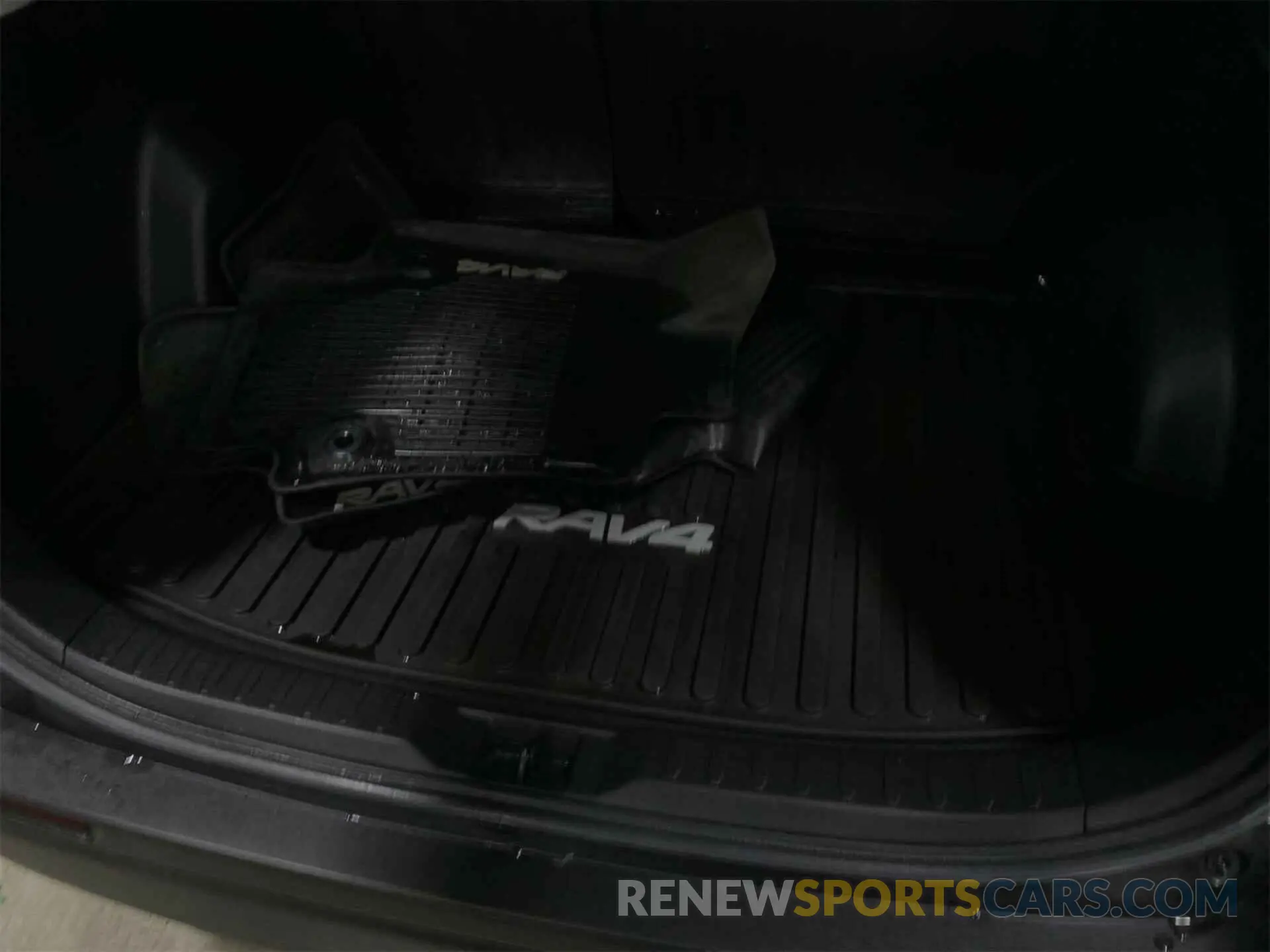 4 Photograph of a damaged car 2T3F1RFV1LW111090 TOYOTA RAV4 2020