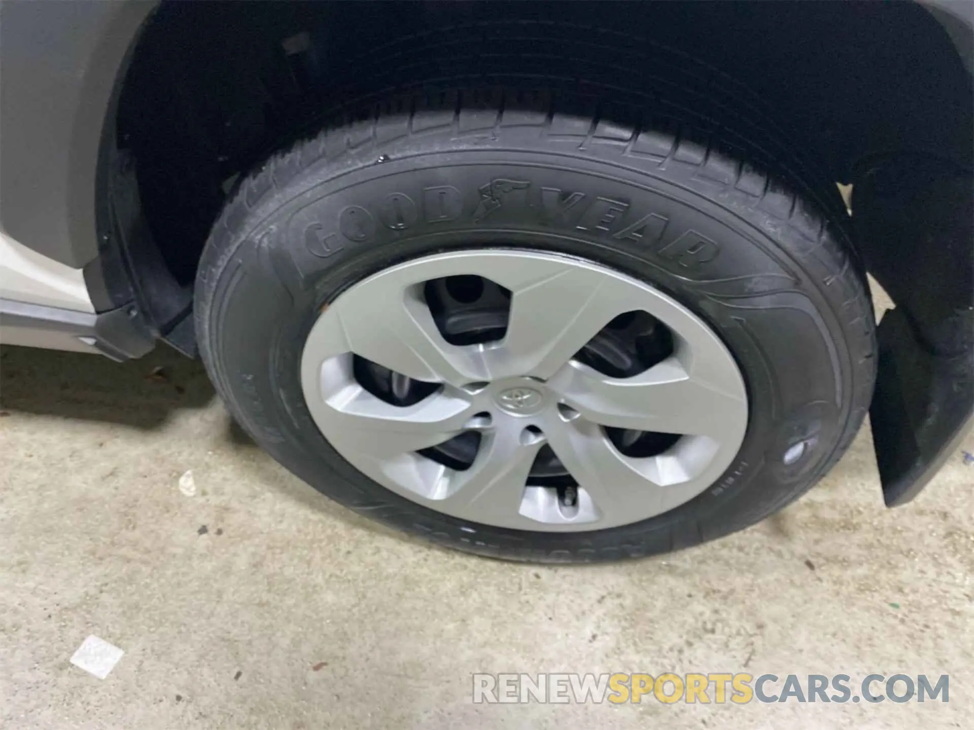 7 Photograph of a damaged car 2T3F1RFV1LW111090 TOYOTA RAV4 2020