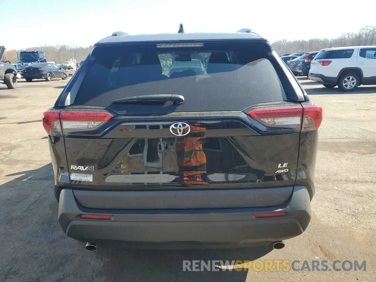6 Photograph of a damaged car 2T3F1RFV2LC070079 TOYOTA RAV4 2020