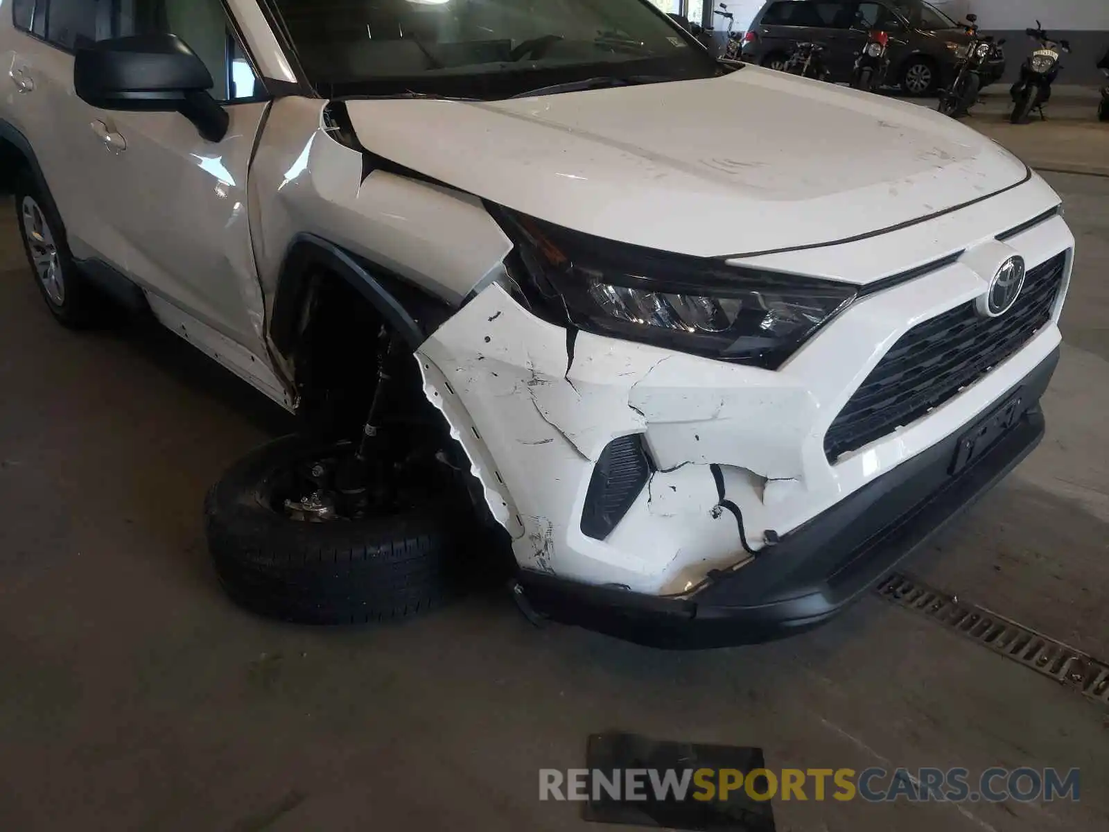 9 Photograph of a damaged car 2T3F1RFV2LC096150 TOYOTA RAV4 2020