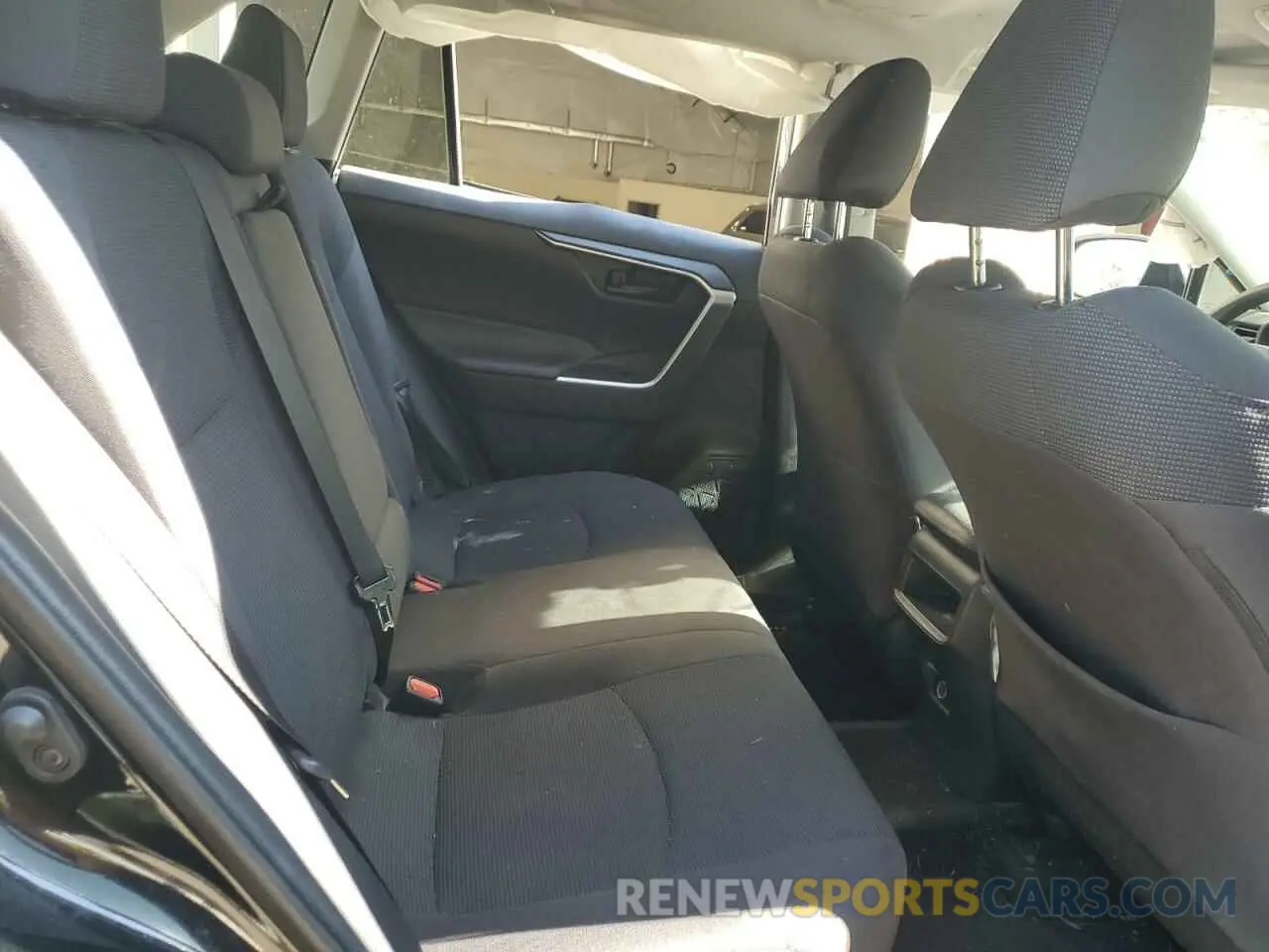 11 Photograph of a damaged car 2T3F1RFV2LW087981 TOYOTA RAV4 2020