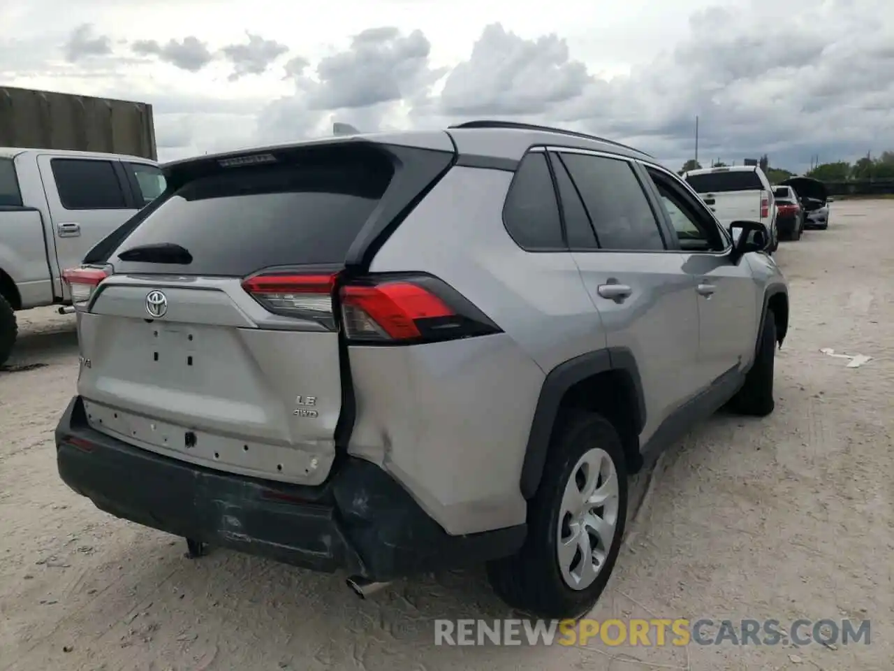 4 Photograph of a damaged car 2T3F1RFV3LC100383 TOYOTA RAV4 2020