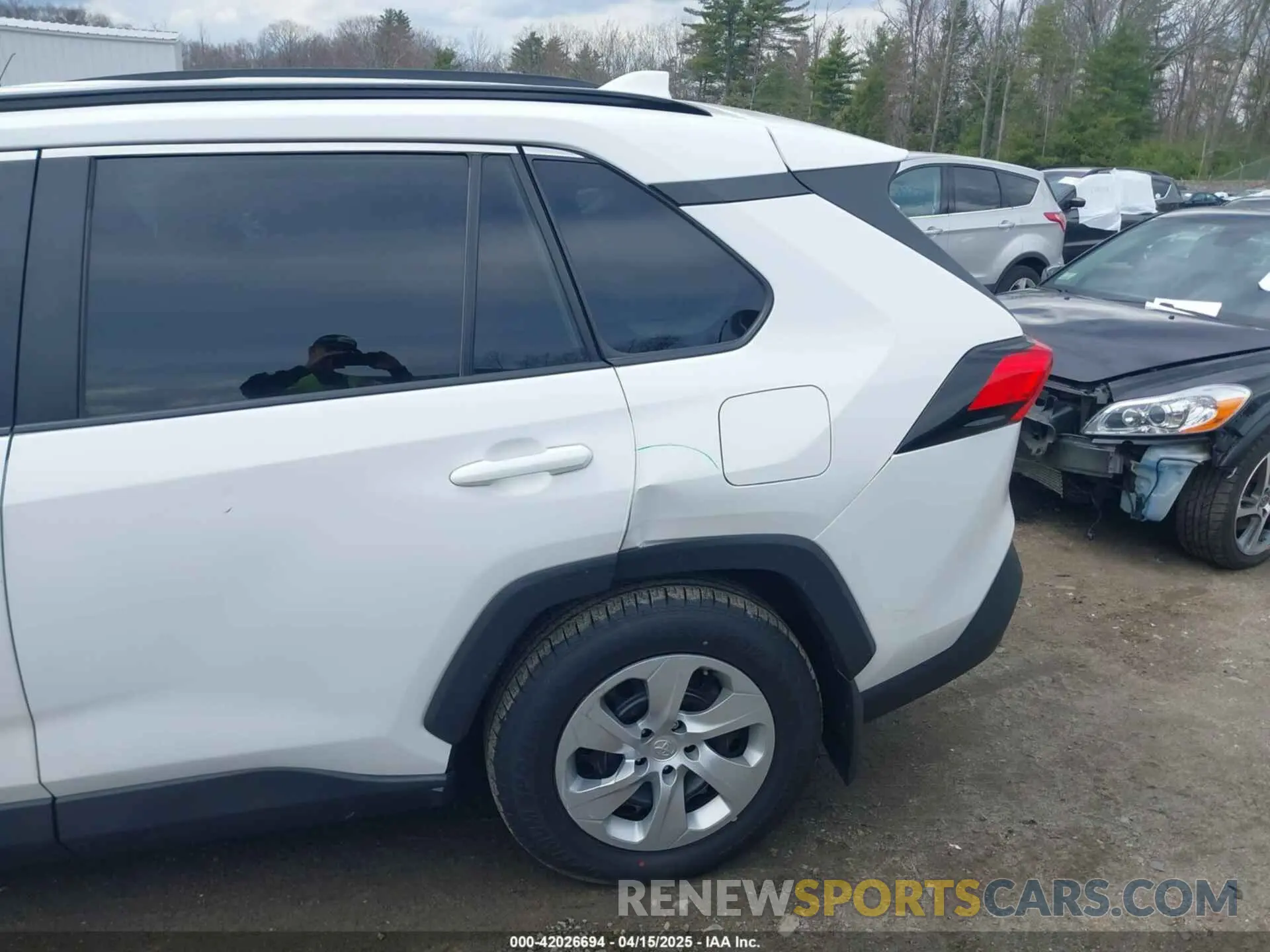 19 Photograph of a damaged car 2T3F1RFV3LC115255 TOYOTA RAV4 2020
