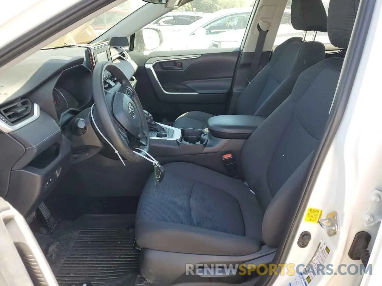 7 Photograph of a damaged car 2T3F1RFV4LC119119 TOYOTA RAV4 2020