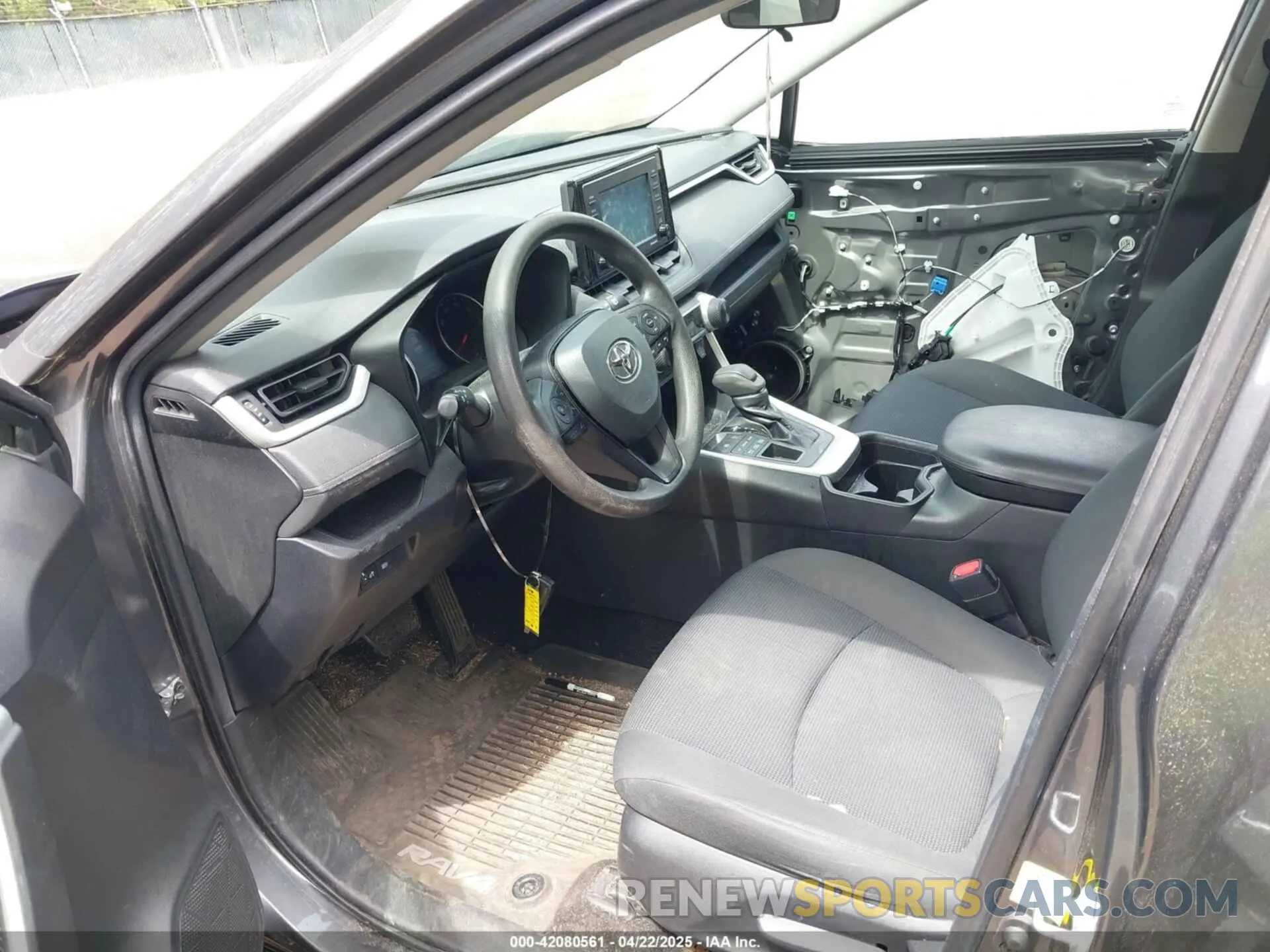 5 Photograph of a damaged car 2T3F1RFV4LW104294 TOYOTA RAV4 2020