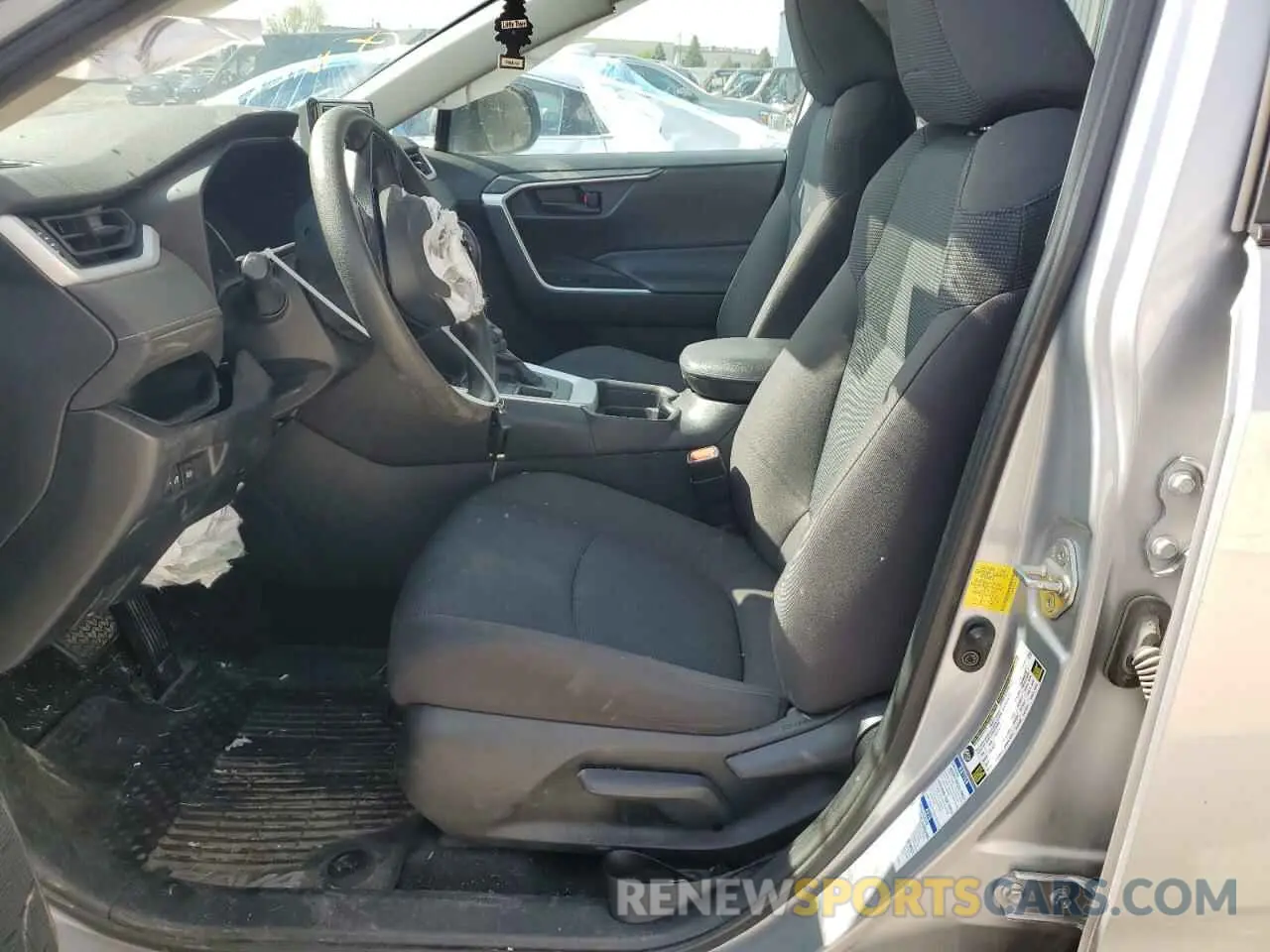 7 Photograph of a damaged car 2T3F1RFV4LW120687 TOYOTA RAV4 2020