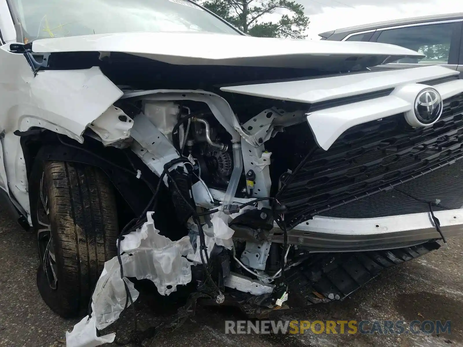 9 Photograph of a damaged car 2T3F1RFV4LW128255 TOYOTA RAV4 2020