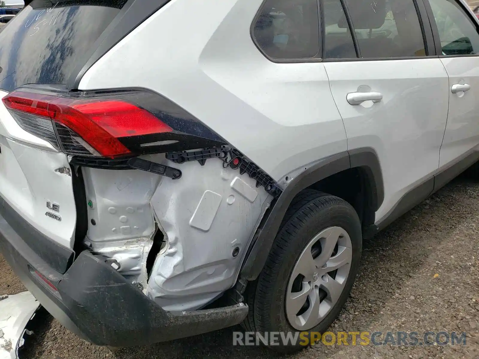 9 Photograph of a damaged car 2T3F1RFV5LC082758 TOYOTA RAV4 2020