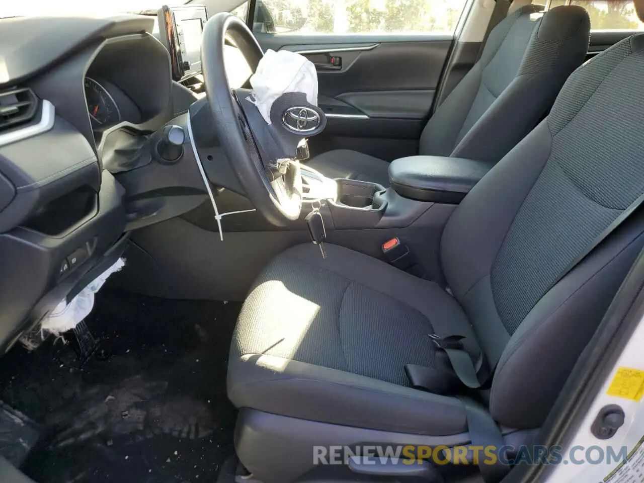 7 Photograph of a damaged car 2T3F1RFV5LC112390 TOYOTA RAV4 2020