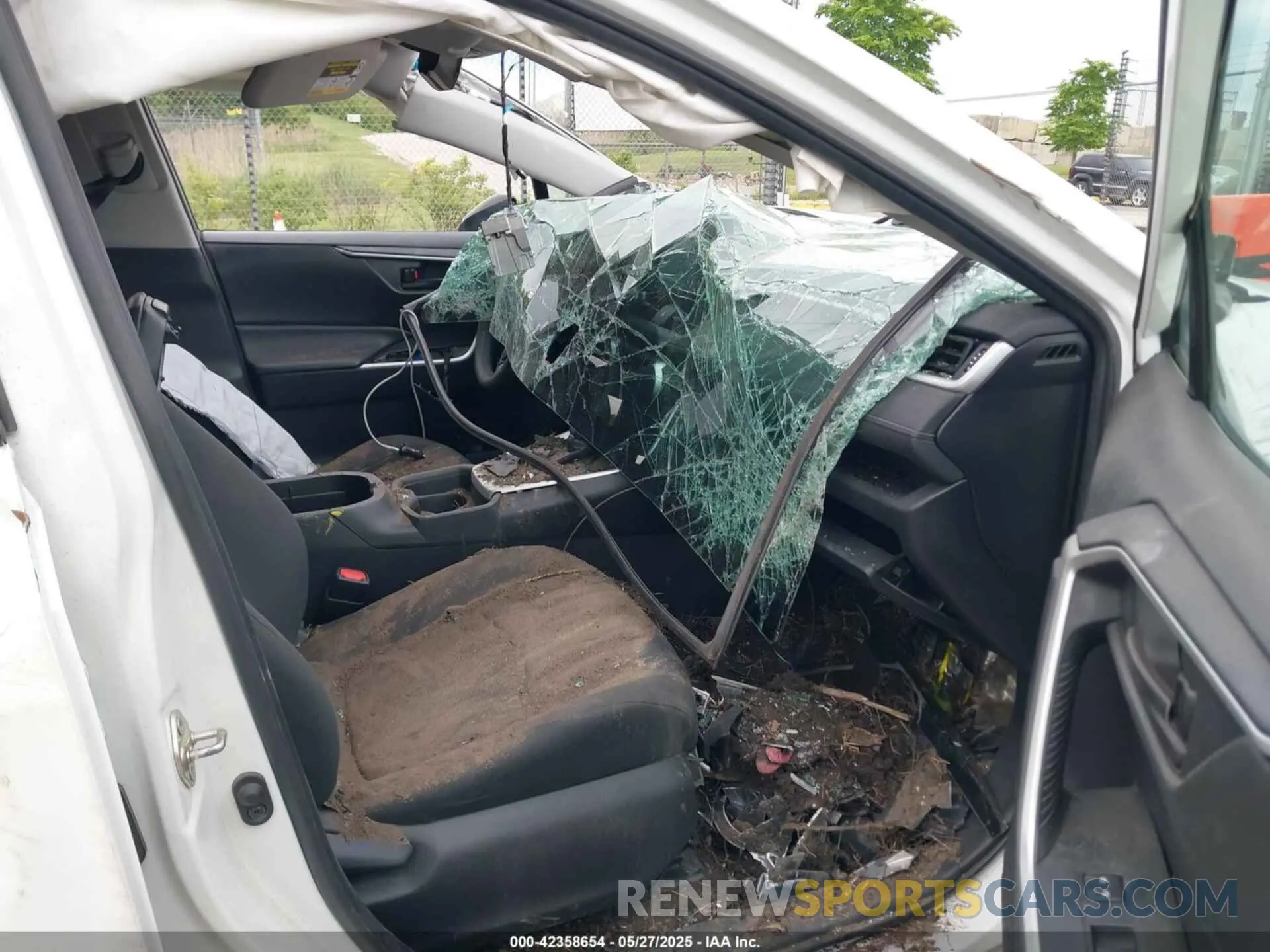 5 Photograph of a damaged car 2T3F1RFV5LC118867 TOYOTA RAV4 2020