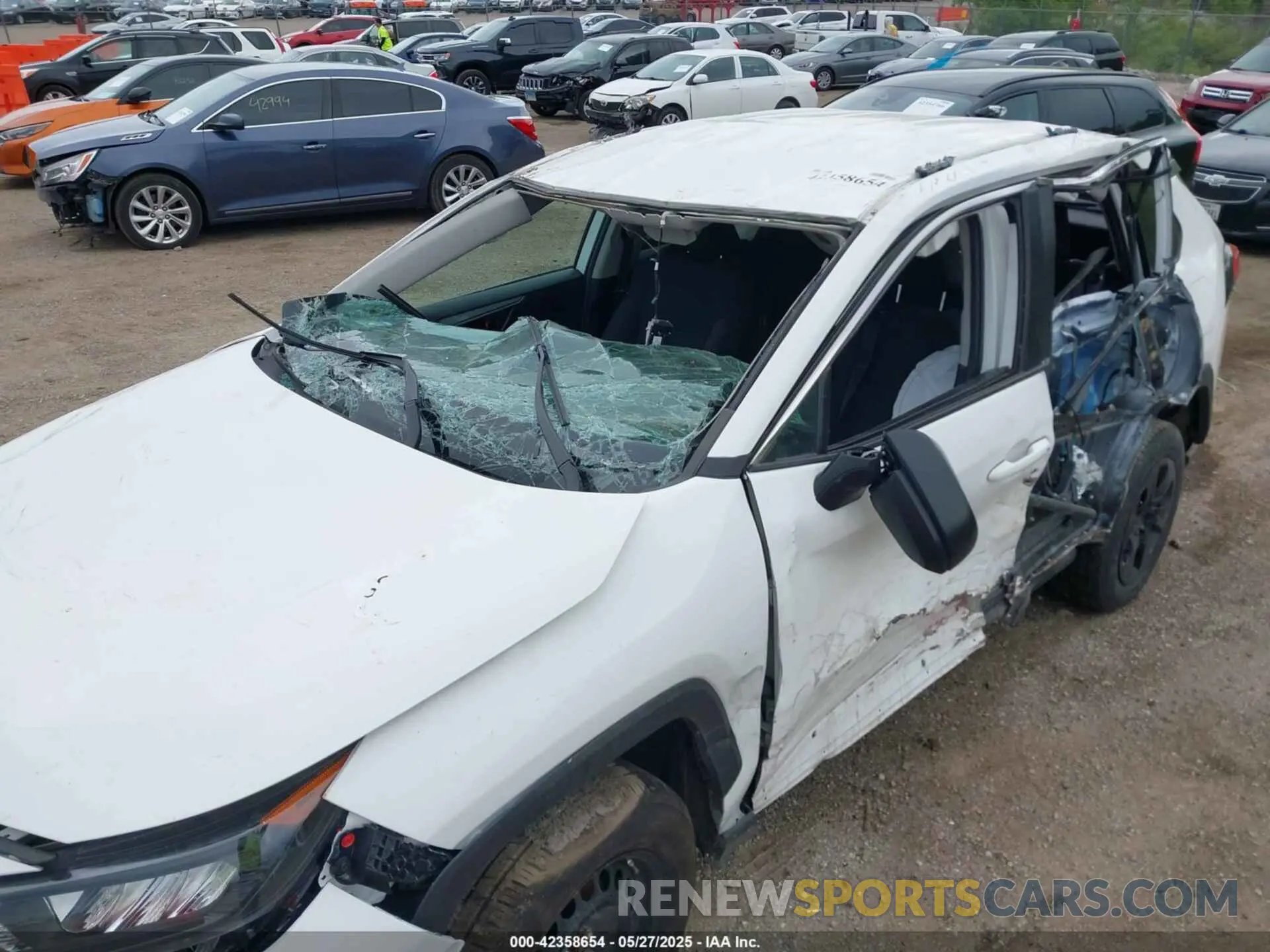 6 Photograph of a damaged car 2T3F1RFV5LC118867 TOYOTA RAV4 2020