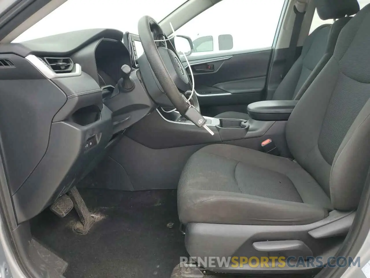 7 Photograph of a damaged car 2T3F1RFV5LW107026 TOYOTA RAV4 2020