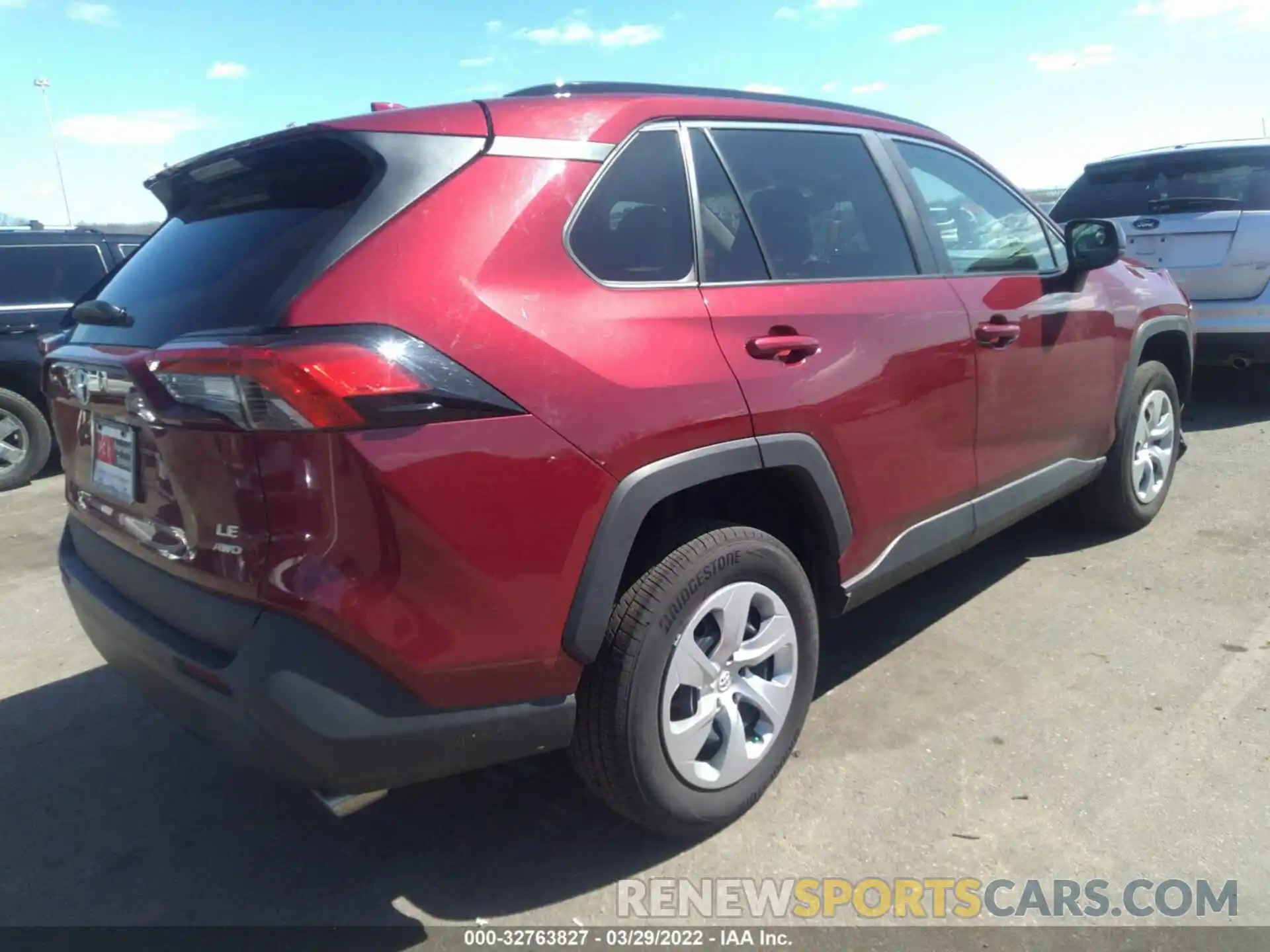 4 Photograph of a damaged car 2T3F1RFV5LW135778 TOYOTA RAV4 2020