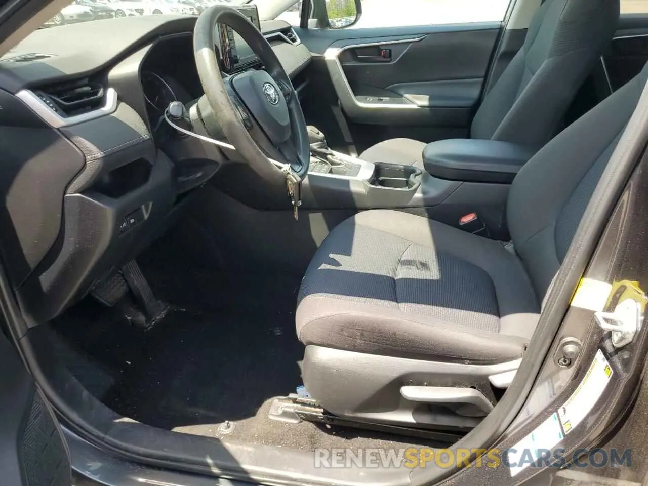 7 Photograph of a damaged car 2T3F1RFV6LC075043 TOYOTA RAV4 2020