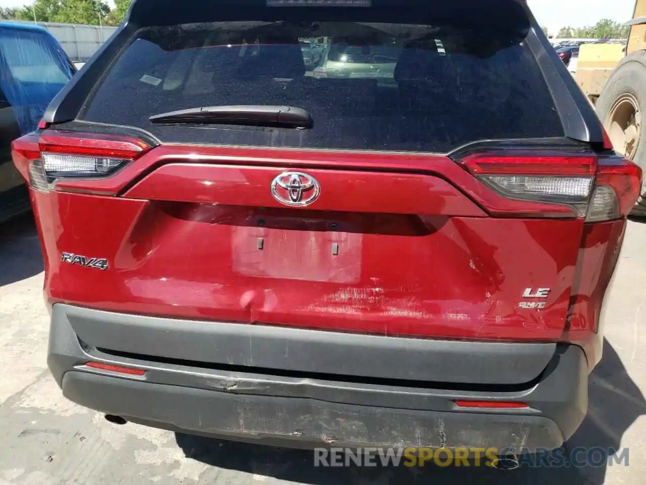 9 Photograph of a damaged car 2T3F1RFV6LC097141 TOYOTA RAV4 2020