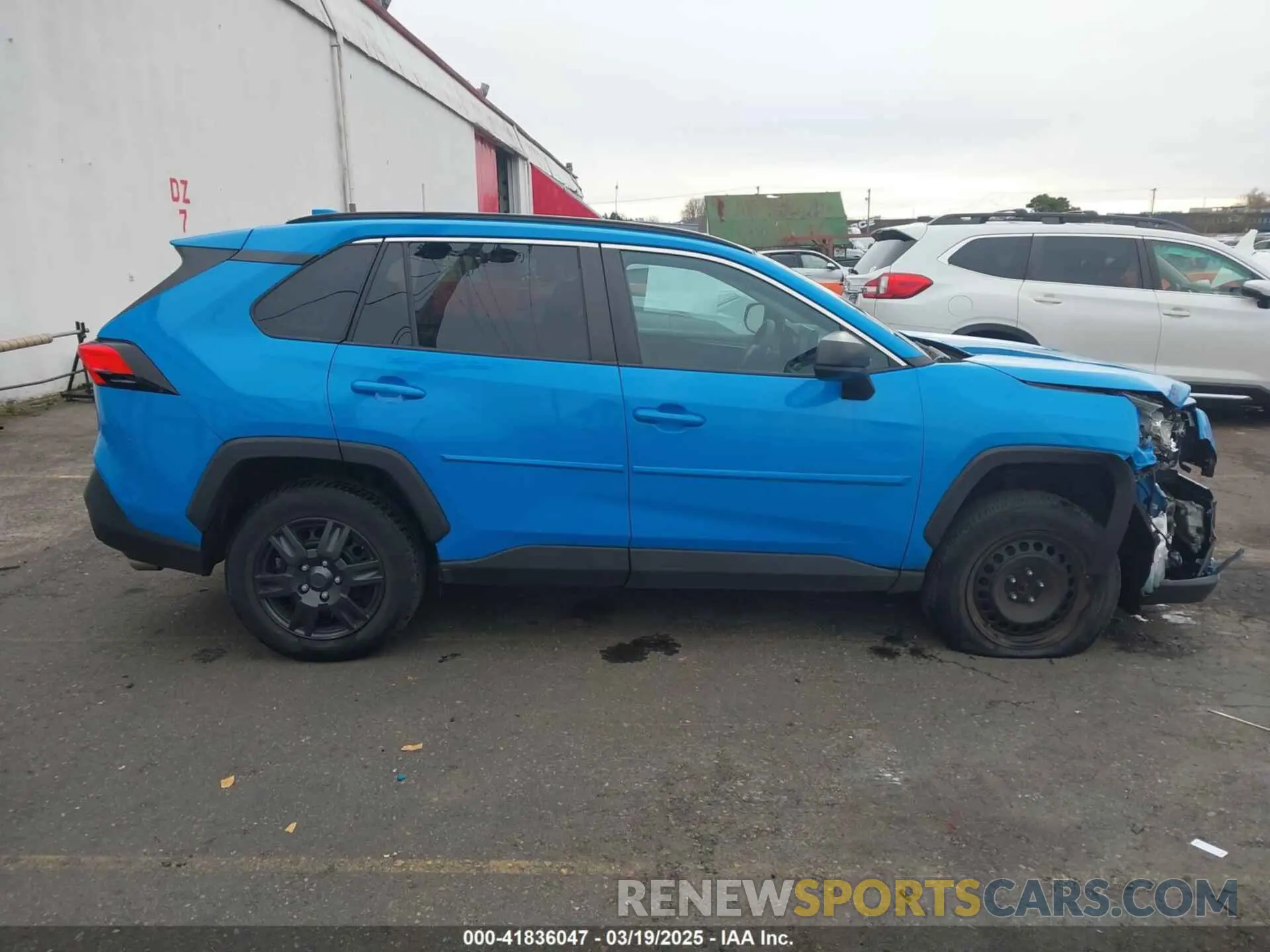 14 Photograph of a damaged car 2T3F1RFV6LW116432 TOYOTA RAV4 2020
