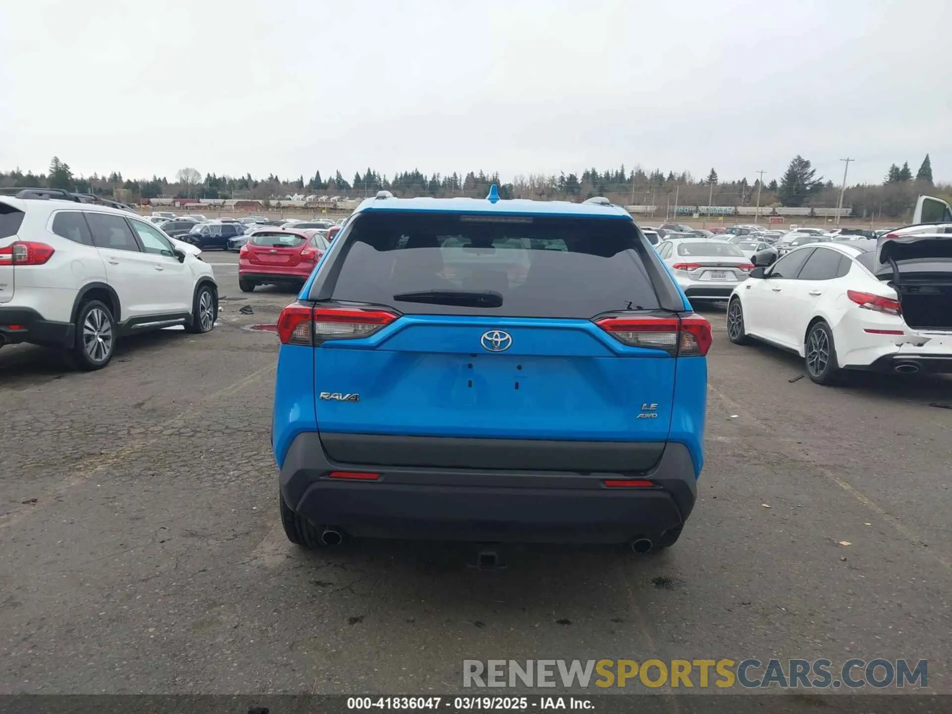 17 Photograph of a damaged car 2T3F1RFV6LW116432 TOYOTA RAV4 2020