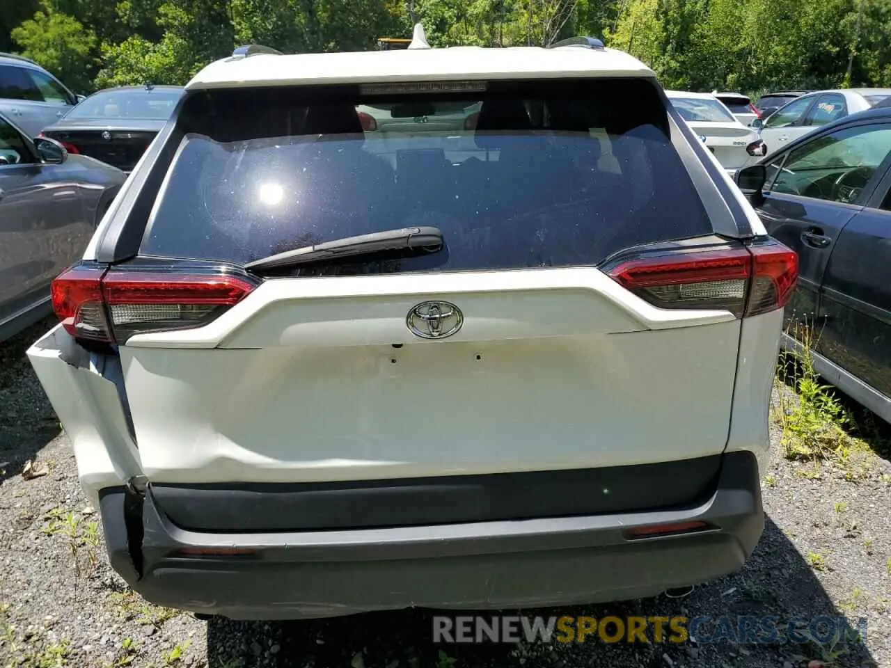 6 Photograph of a damaged car 2T3F1RFV7LC072300 TOYOTA RAV4 2020