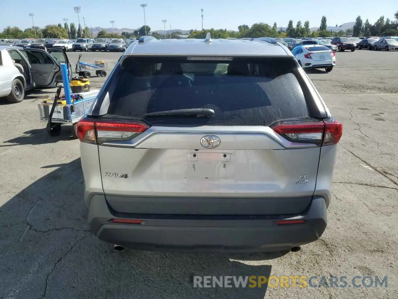 6 Photograph of a damaged car 2T3F1RFV7LC083152 TOYOTA RAV4 2020