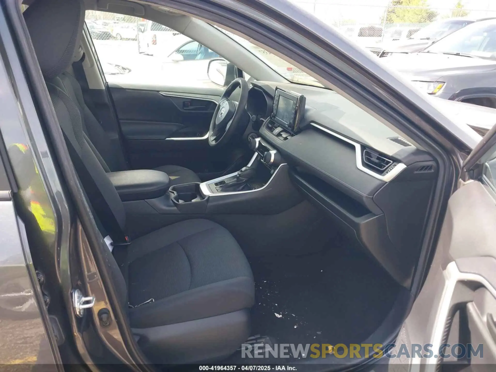 5 Photograph of a damaged car 2T3F1RFV7LC111497 TOYOTA RAV4 2020