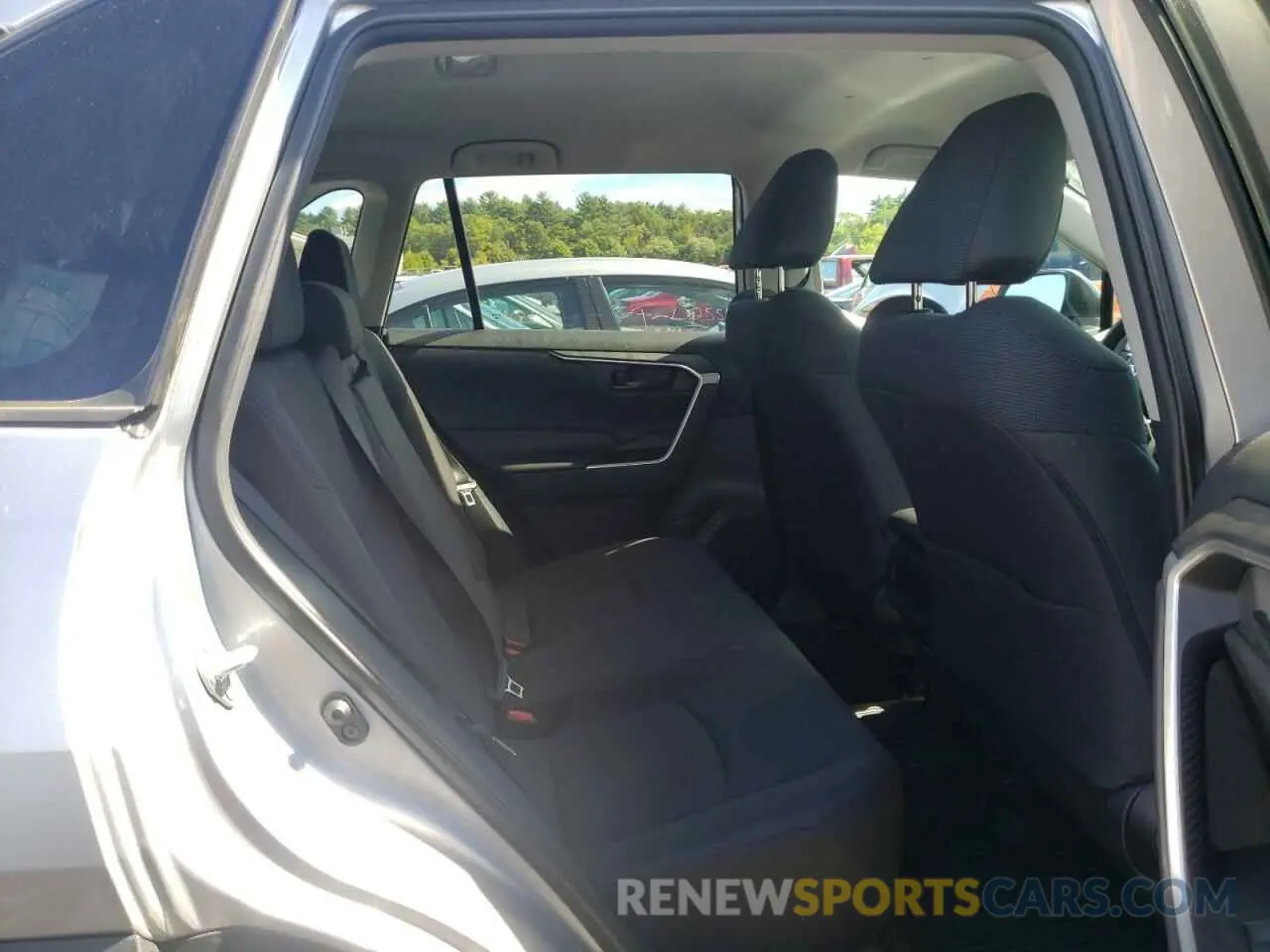 6 Photograph of a damaged car 2T3F1RFV7LC132690 TOYOTA RAV4 2020