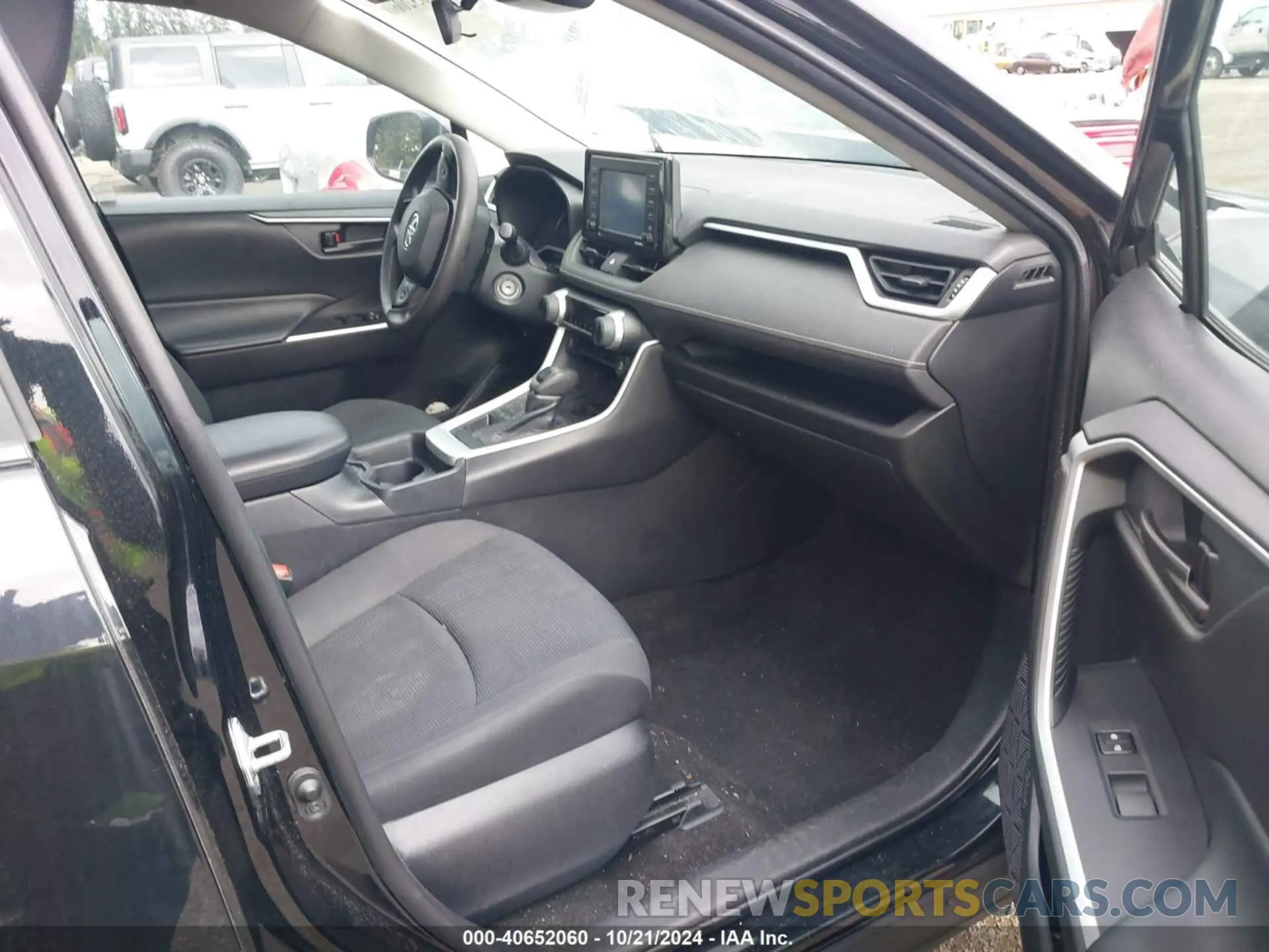 5 Photograph of a damaged car 2T3F1RFV7LW094568 TOYOTA RAV4 2020