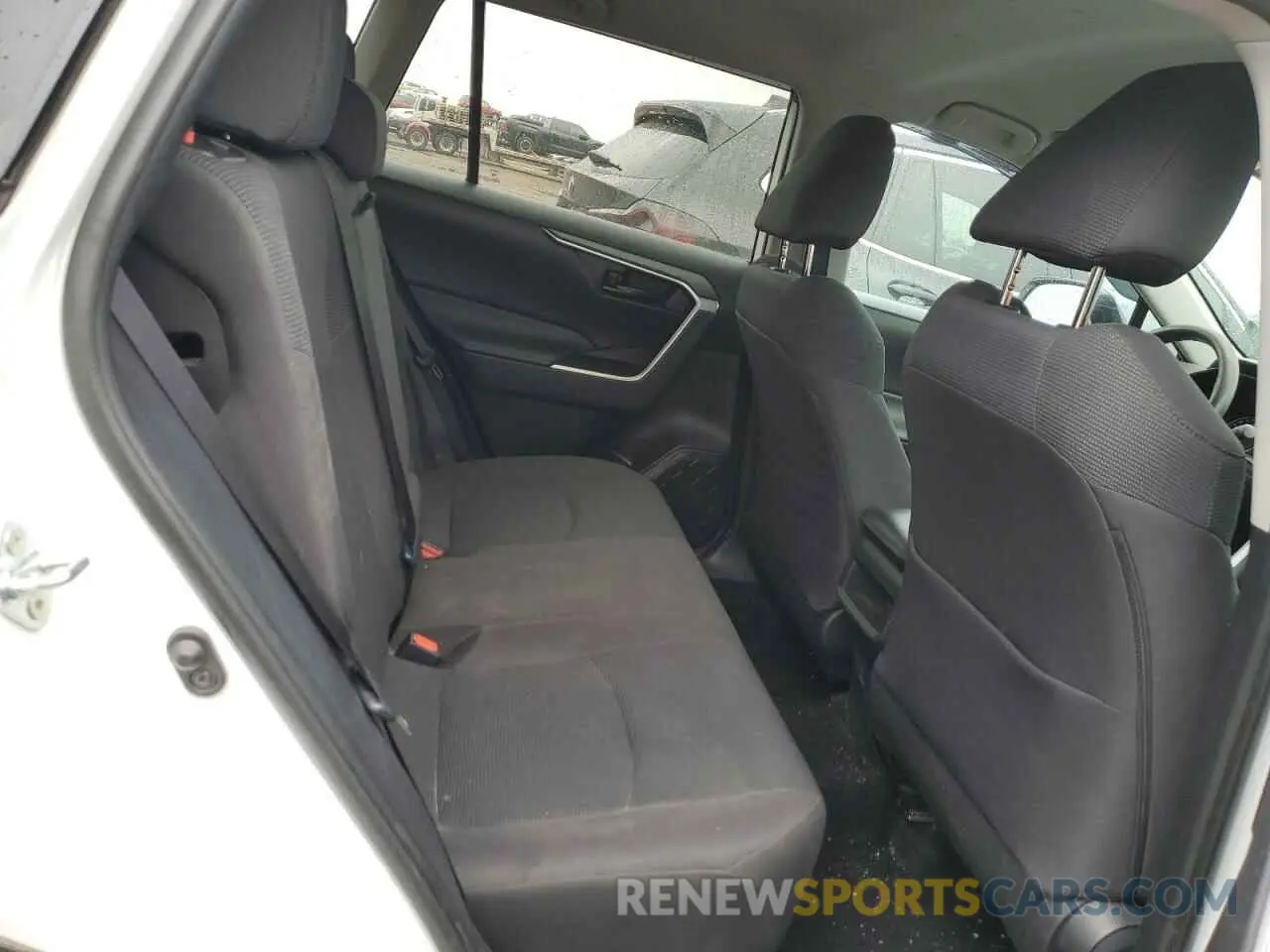 11 Photograph of a damaged car 2T3F1RFV7LW096658 TOYOTA RAV4 2020