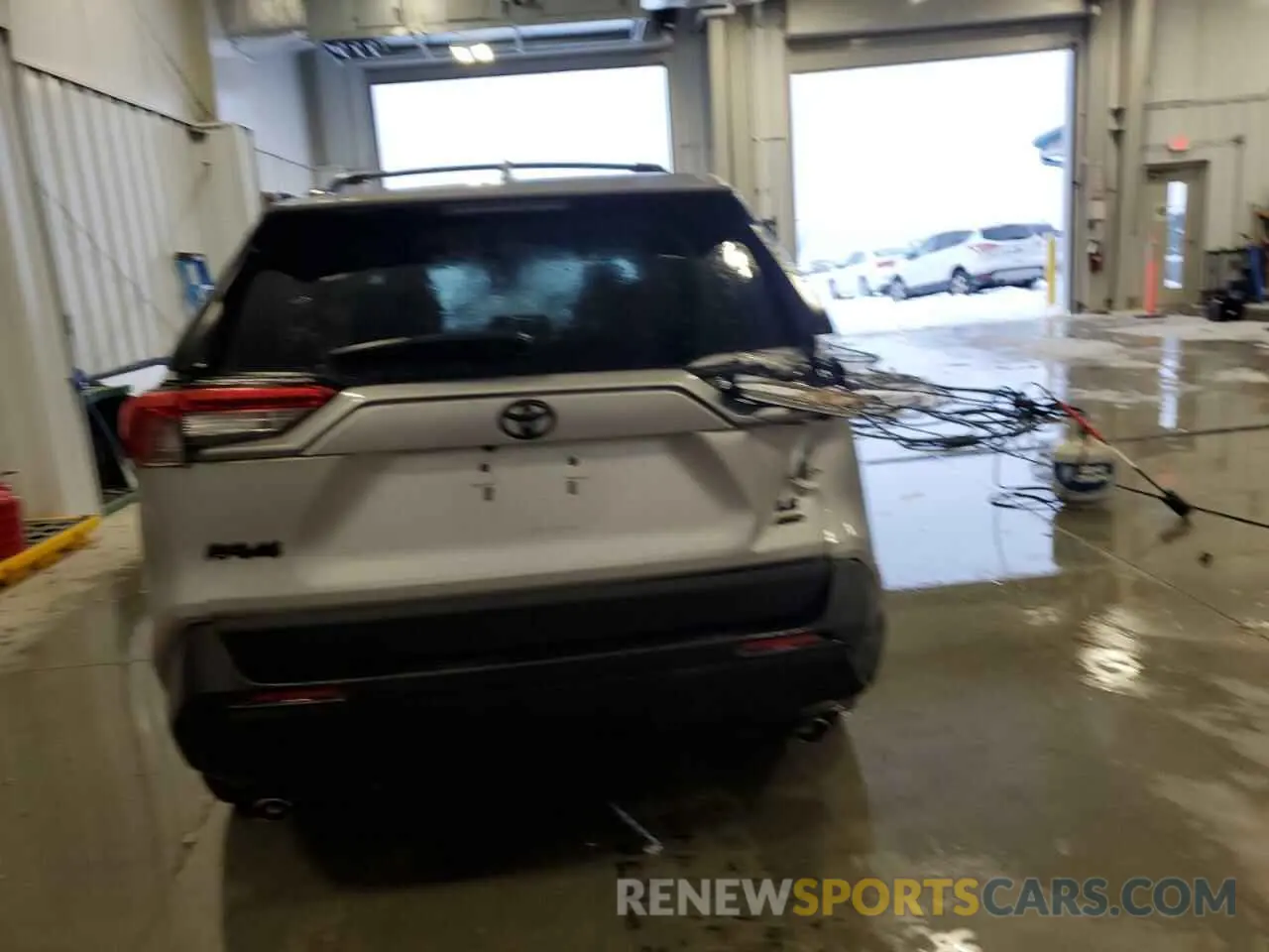 6 Photograph of a damaged car 2T3F1RFV8LC071317 TOYOTA RAV4 2020