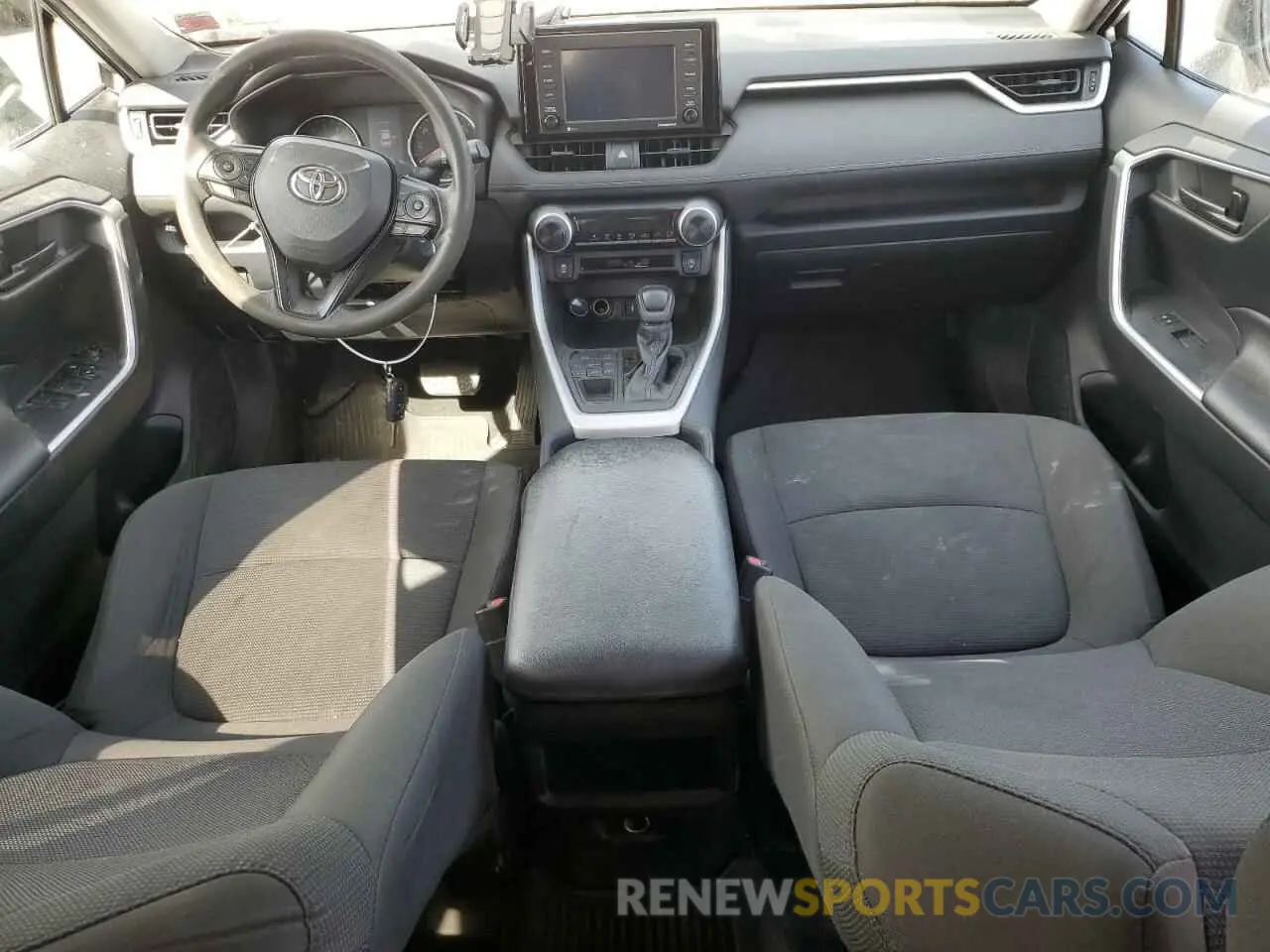 8 Photograph of a damaged car 2T3F1RFV8LW107618 TOYOTA RAV4 2020
