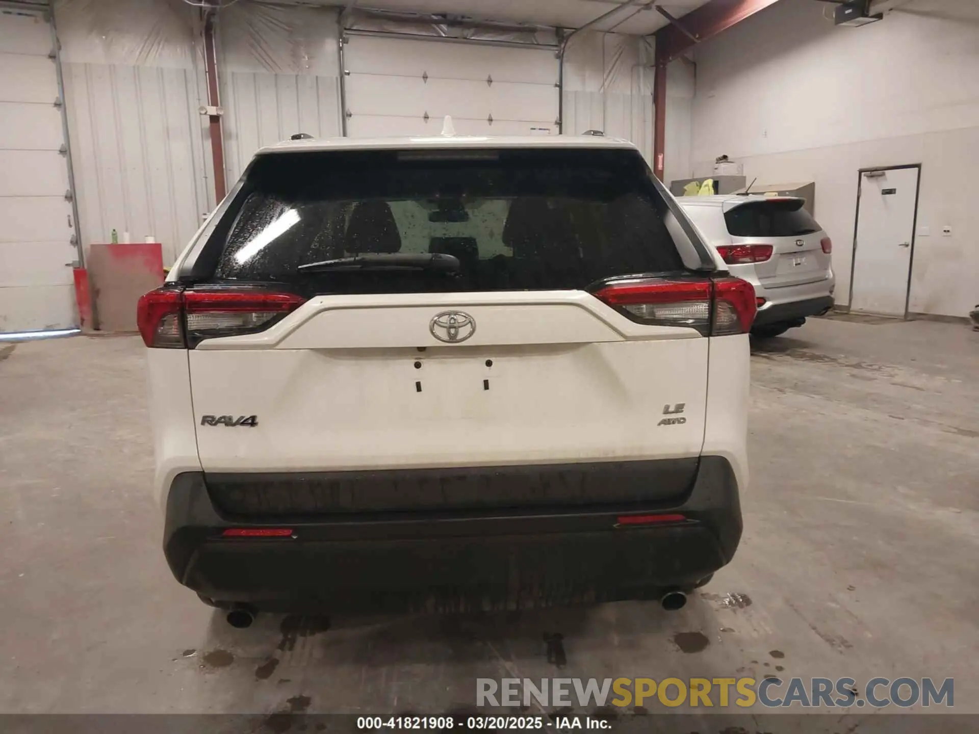 17 Photograph of a damaged car 2T3F1RFV9LC079233 TOYOTA RAV4 2020
