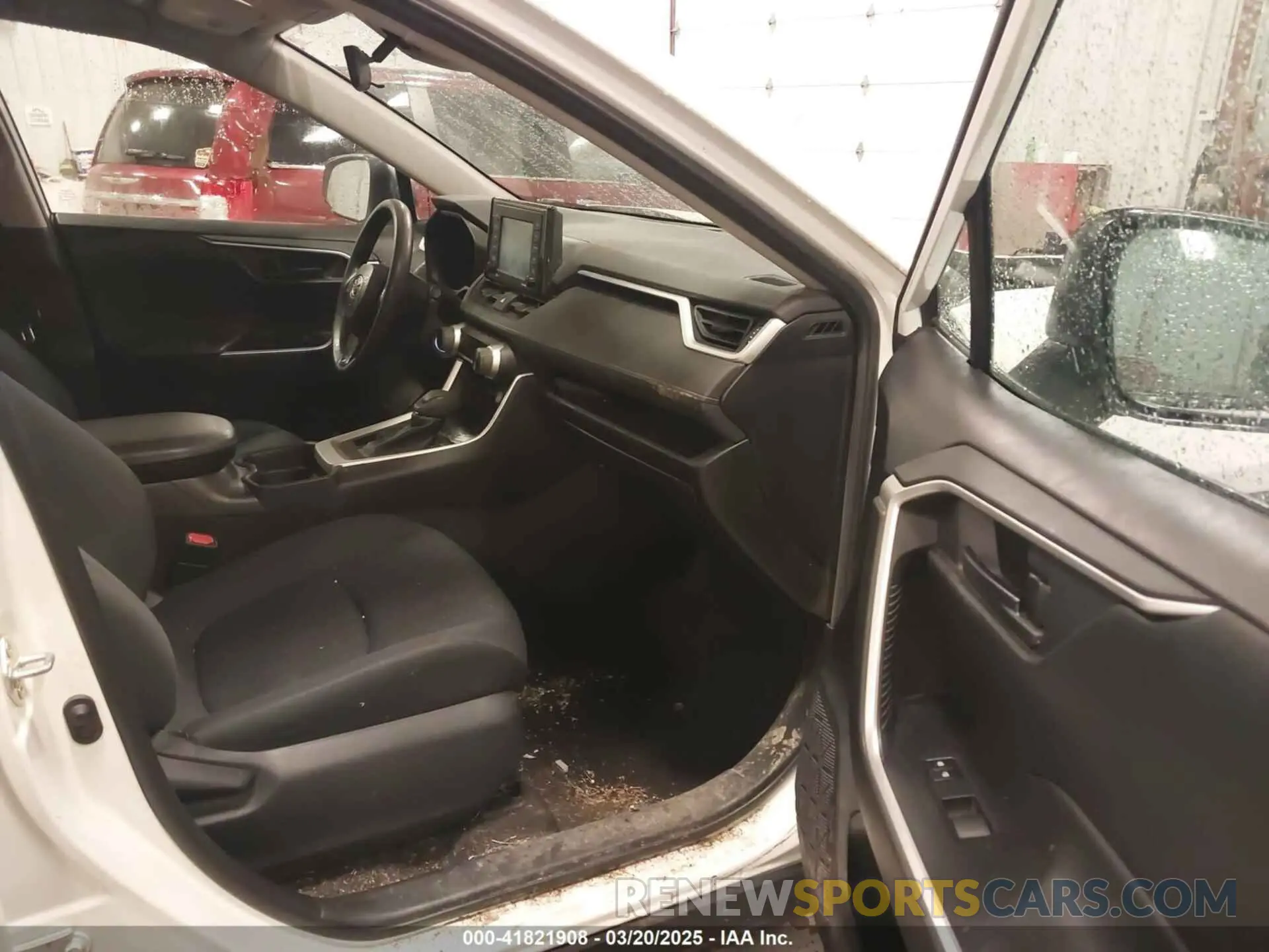 5 Photograph of a damaged car 2T3F1RFV9LC079233 TOYOTA RAV4 2020