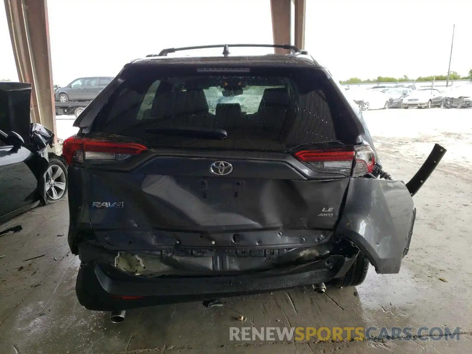 9 Photograph of a damaged car 2T3F1RFV9LC140483 TOYOTA RAV4 2020